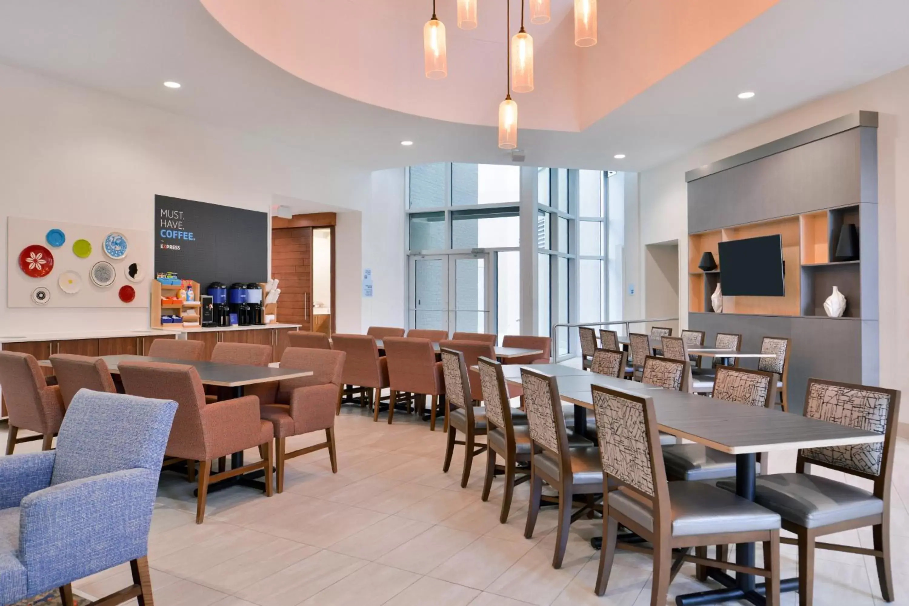 Property building, Restaurant/Places to Eat in Holiday Inn Express New Orleans - St Charles, an IHG Hotel