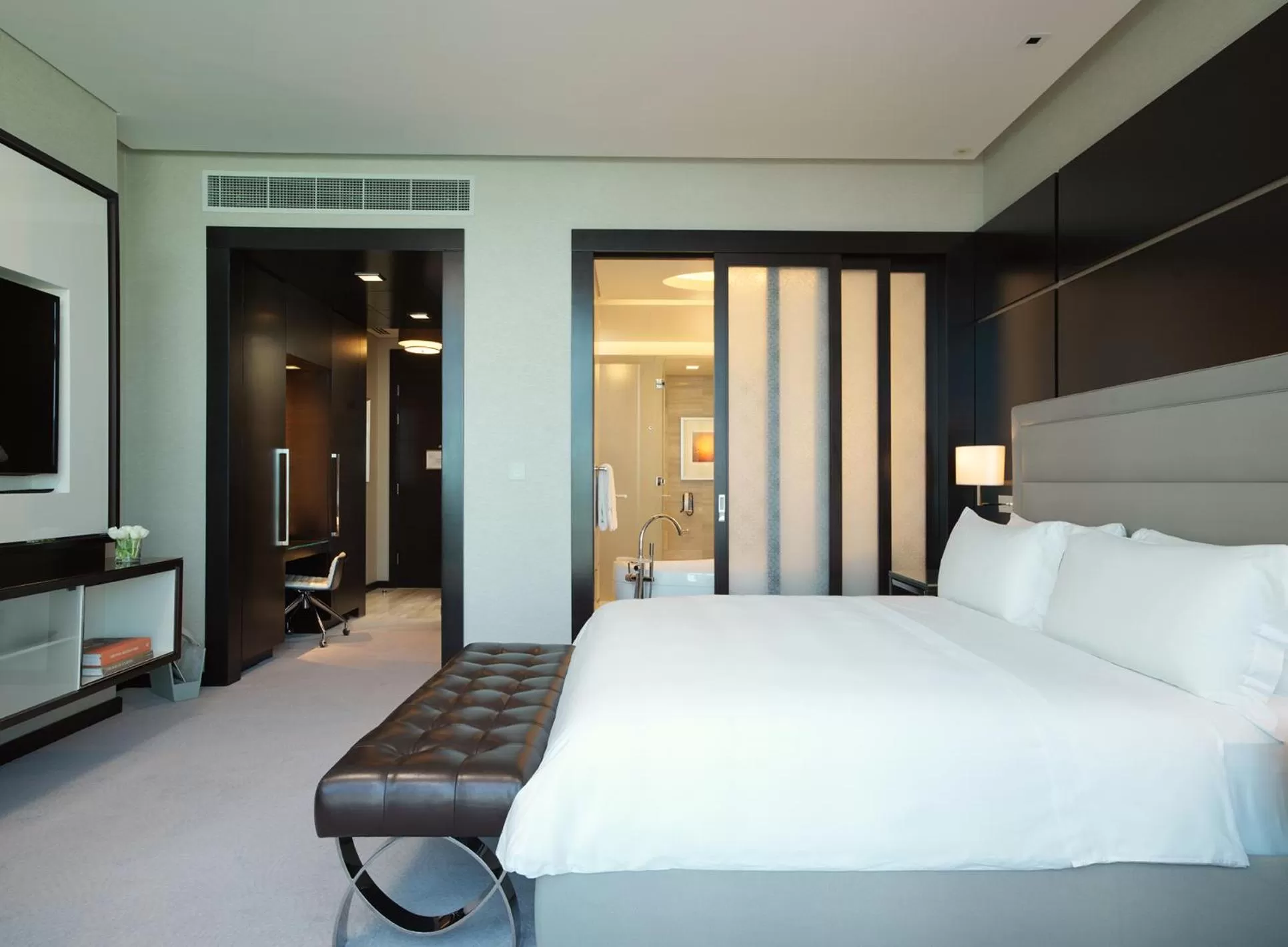Bedroom, Bed in Rosewood Abu Dhabi