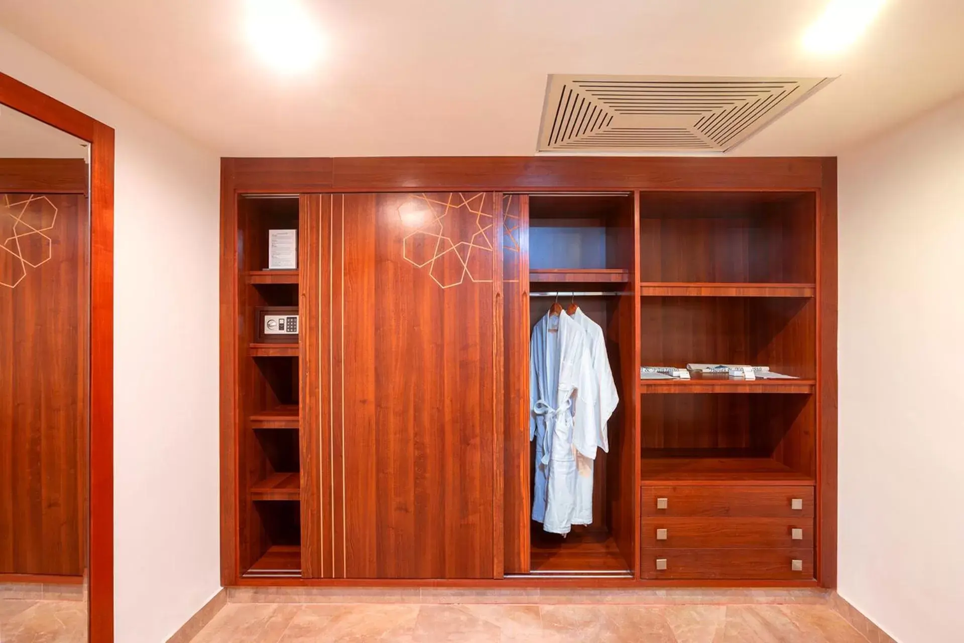 wardrobe in Pickalbatros Alf Leila Wa Leila Resort - Neverland Hurghada