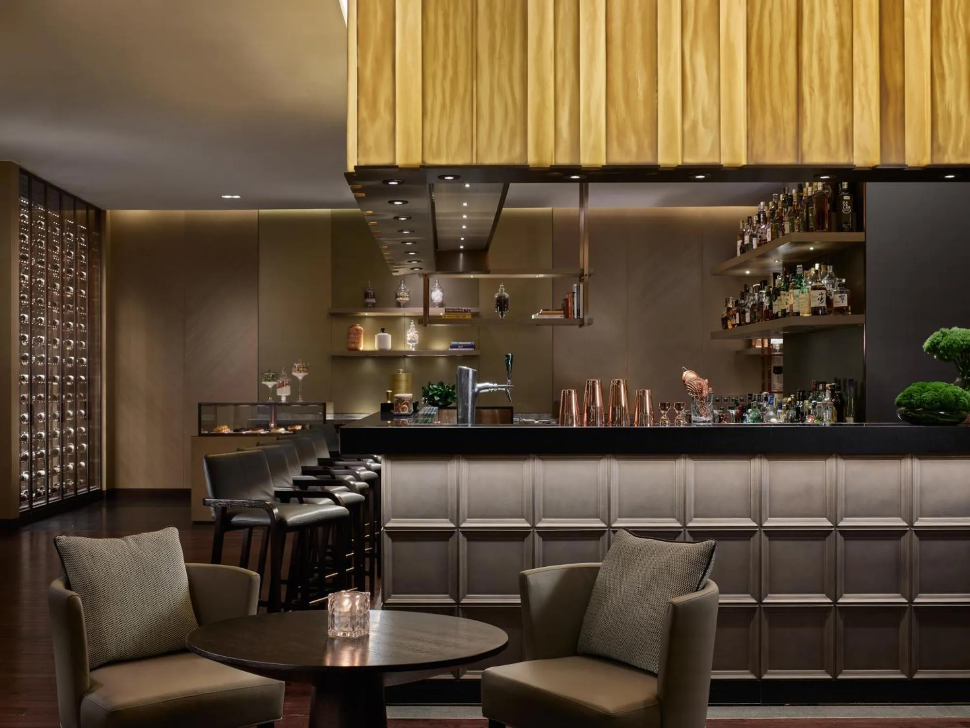 Lounge or bar in New World Saigon Hotel