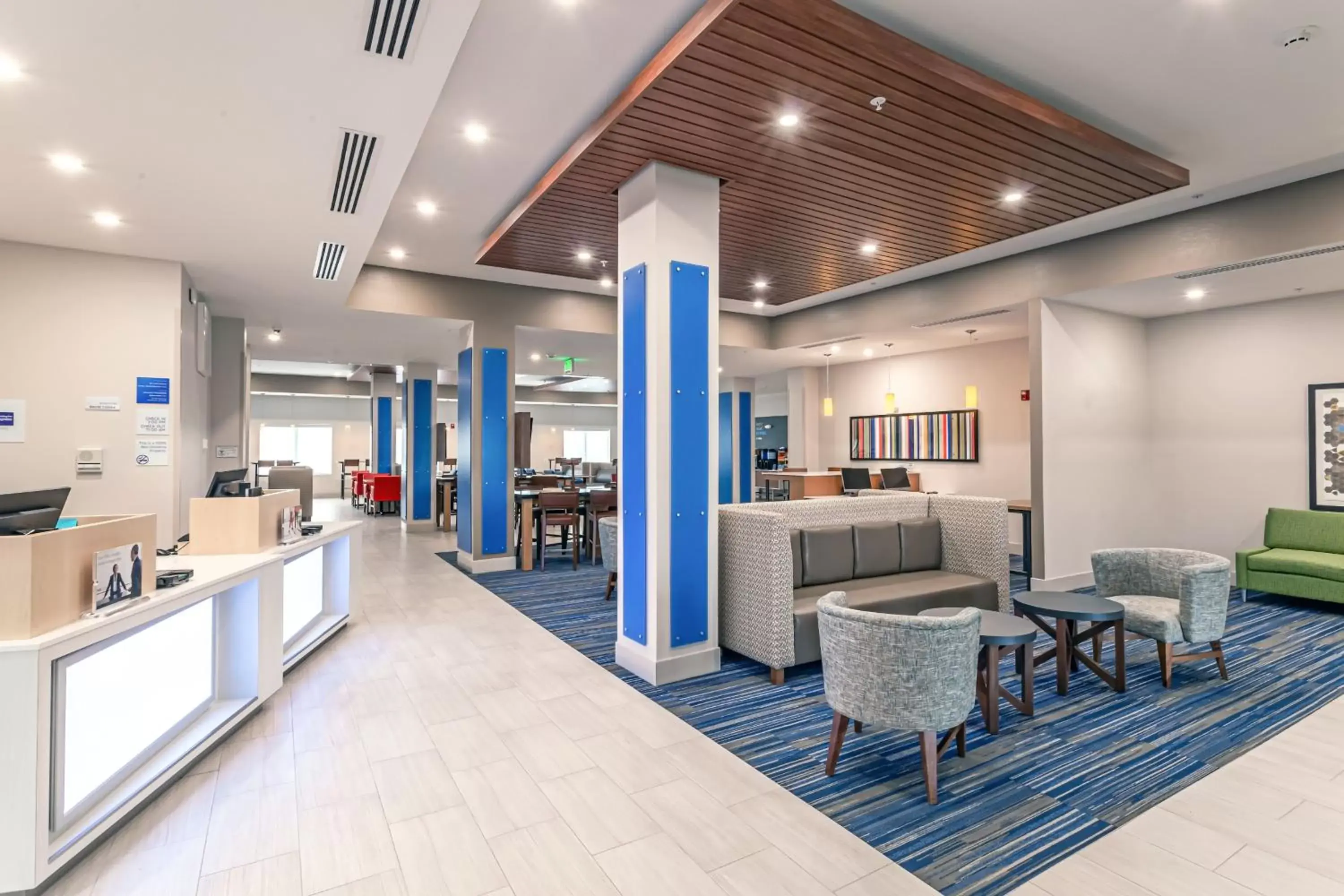 Lobby or reception in Holiday Inn Express & Suites - Columbus - Worthington, an IHG Hotel