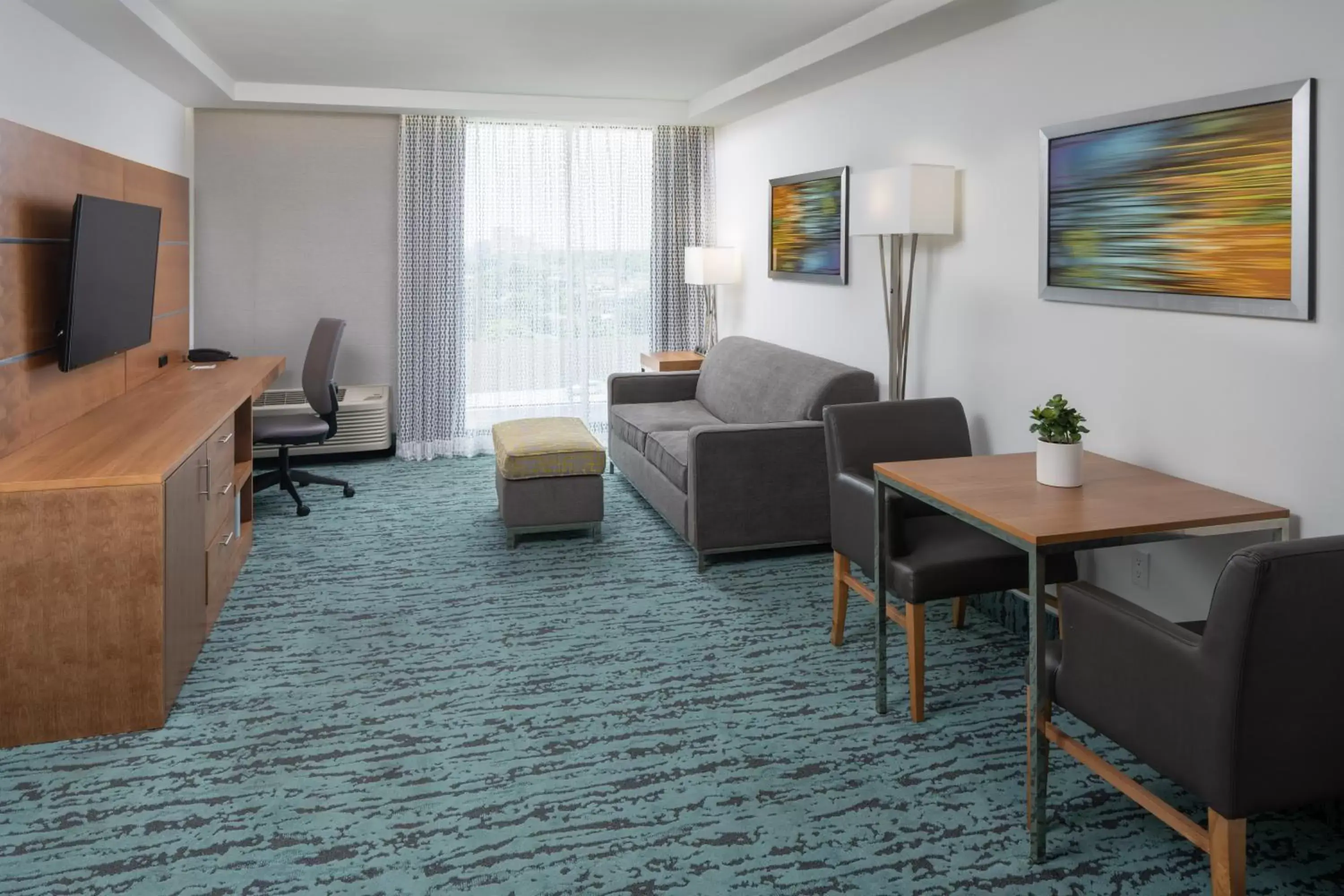 Living room, Seating Area in Holiday Inn Miami North I-95, an IHG Hotel
