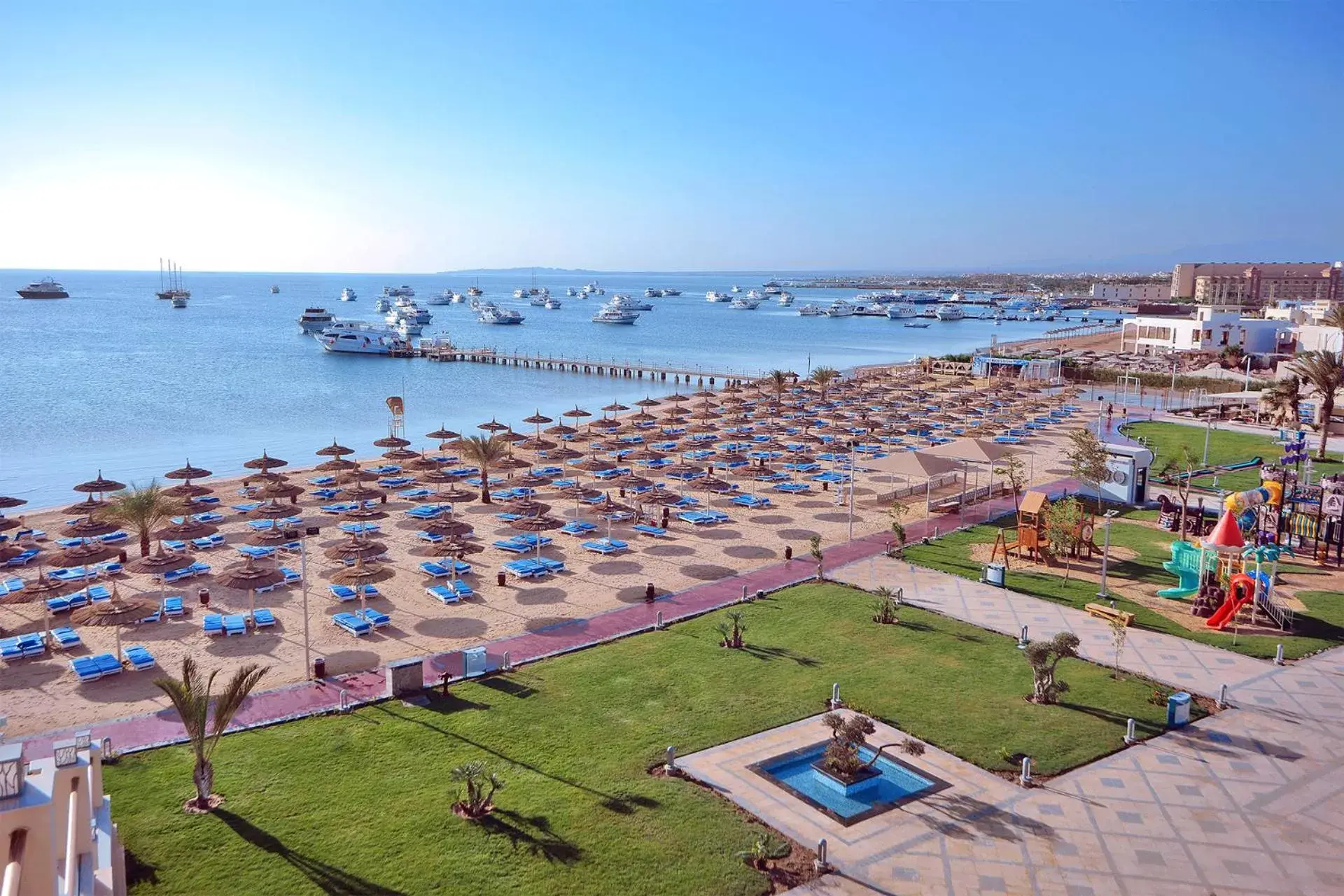 Beach in Pickalbatros White Beach Resort - Hurghada