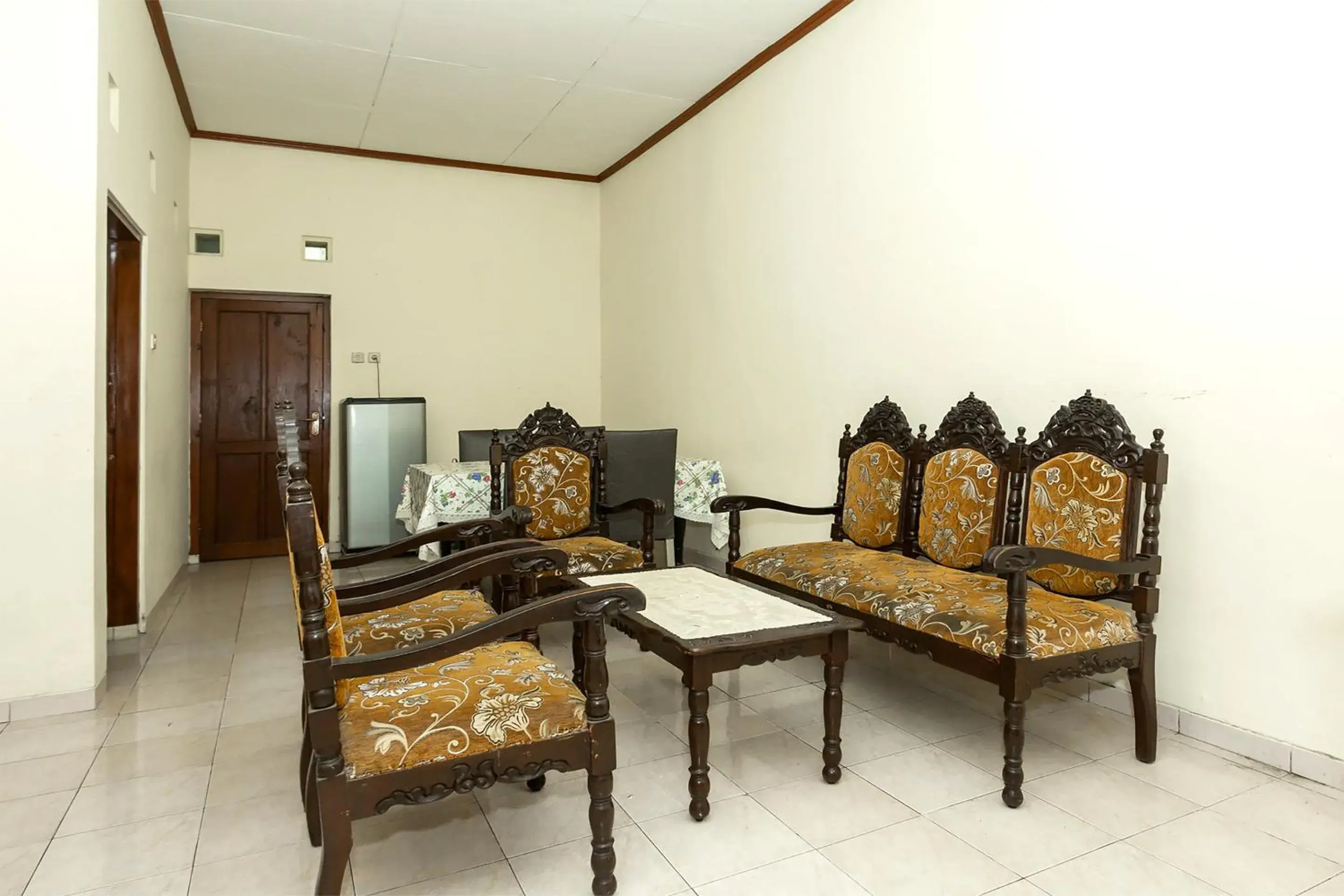 Seating Area in SUPER OYO 1150 Omah Ladrang