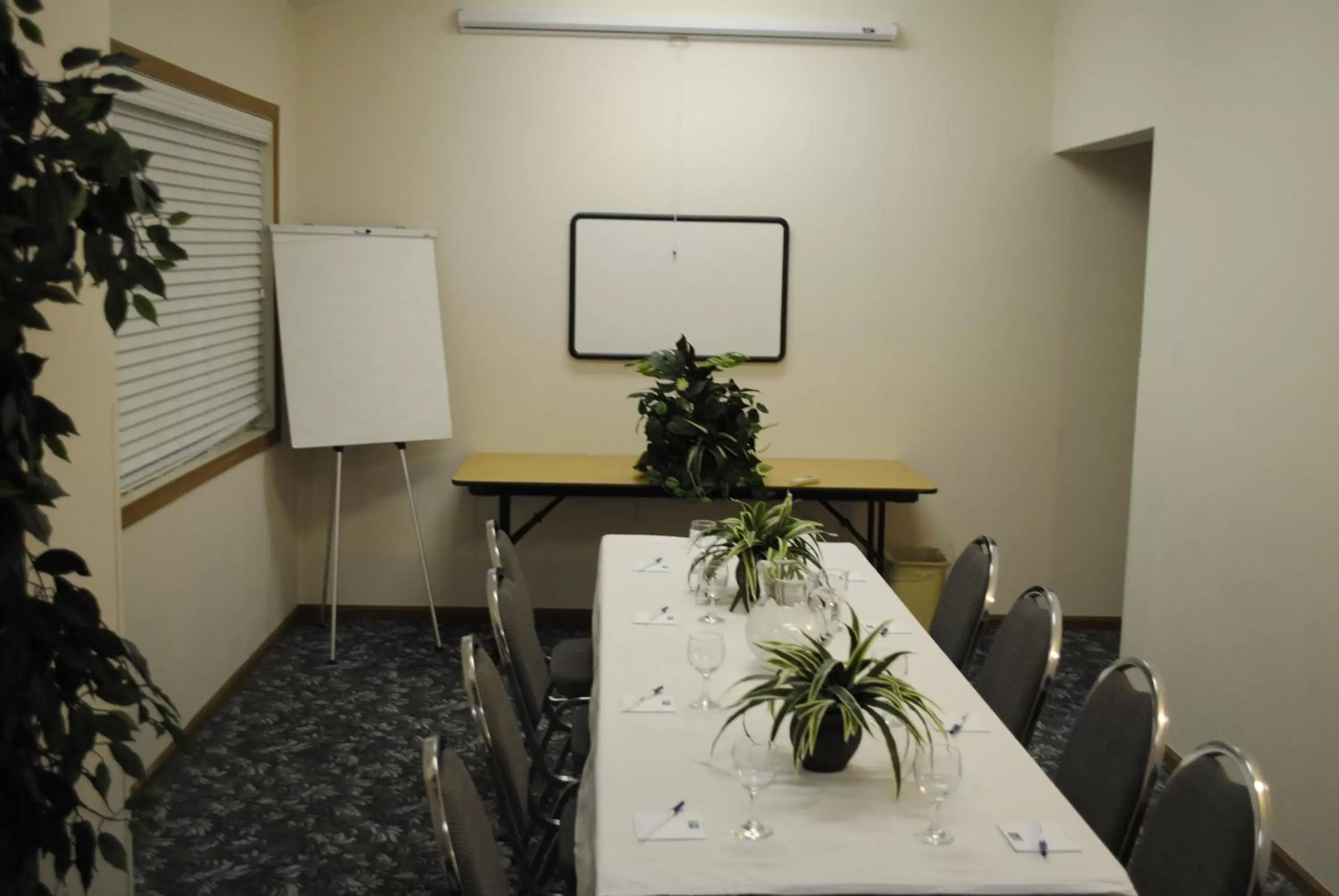 Meeting/conference room, Business Area/Conference Room in Holiday Inn Express Mackinaw City, an IHG Hotel
