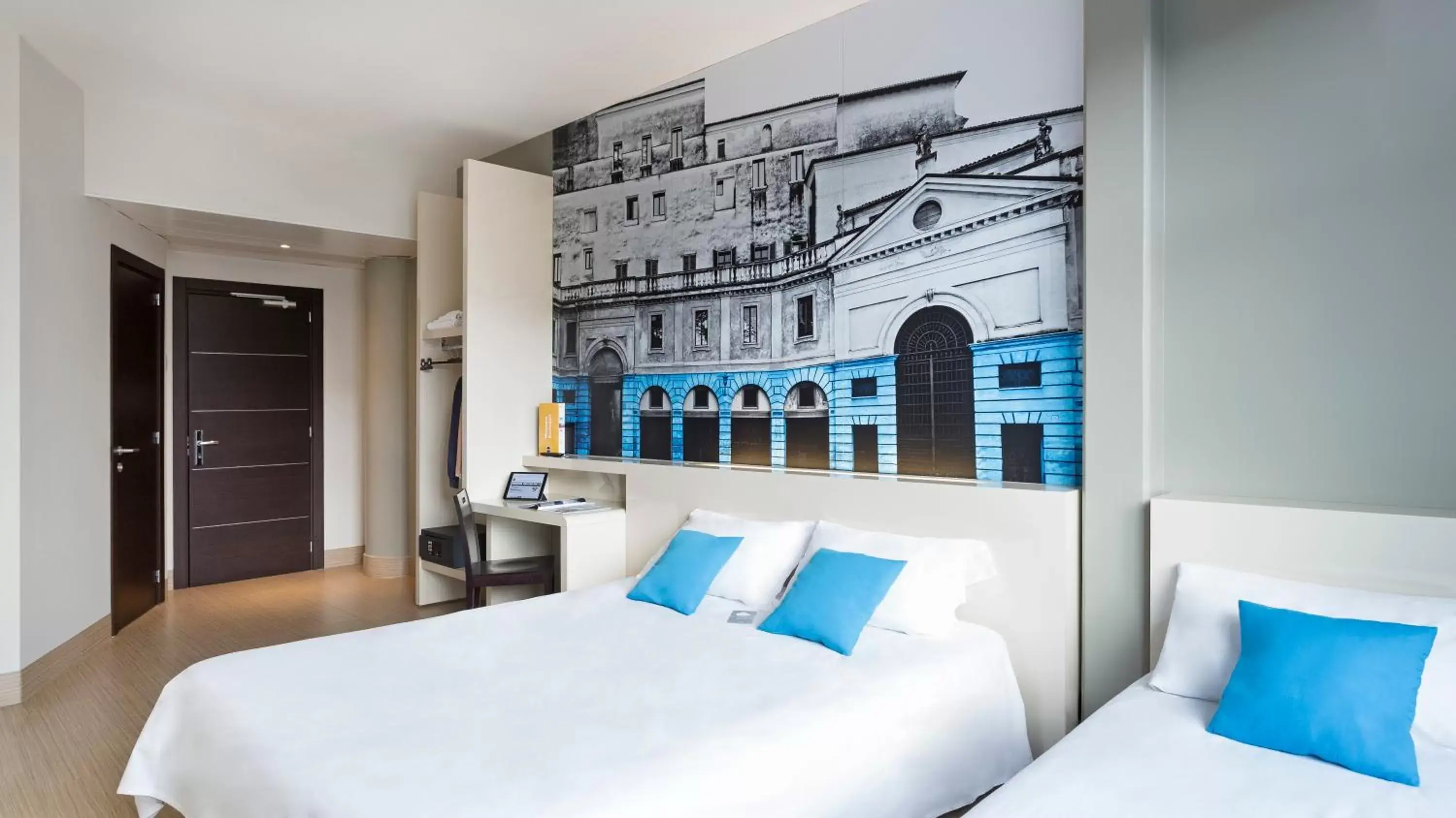 Bedroom, Bed in B&B Hotel Mantova