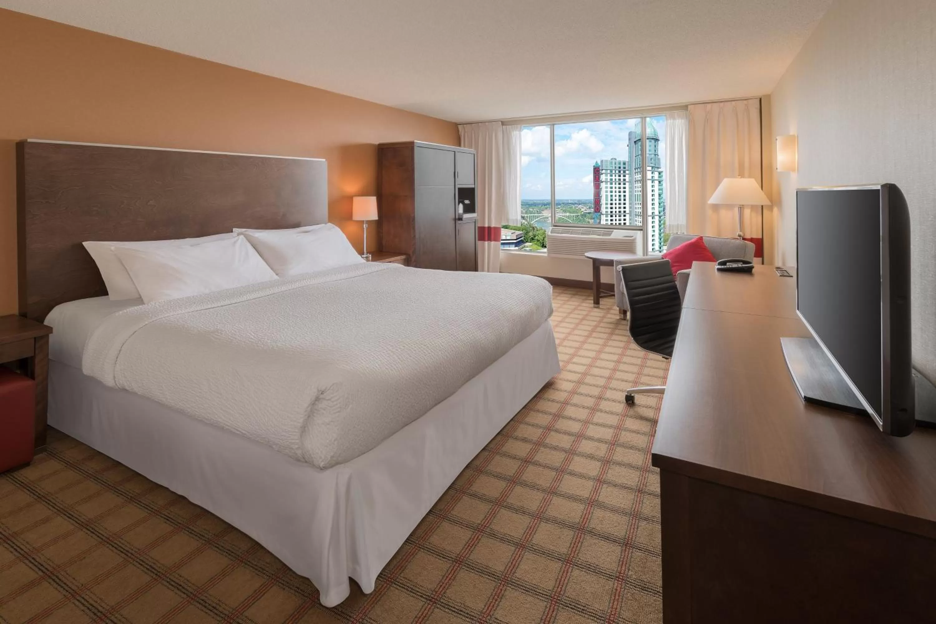 One King Bed Fallsview, Guest room, King, Falls view in Wyndham Grand Fallsview Hotel