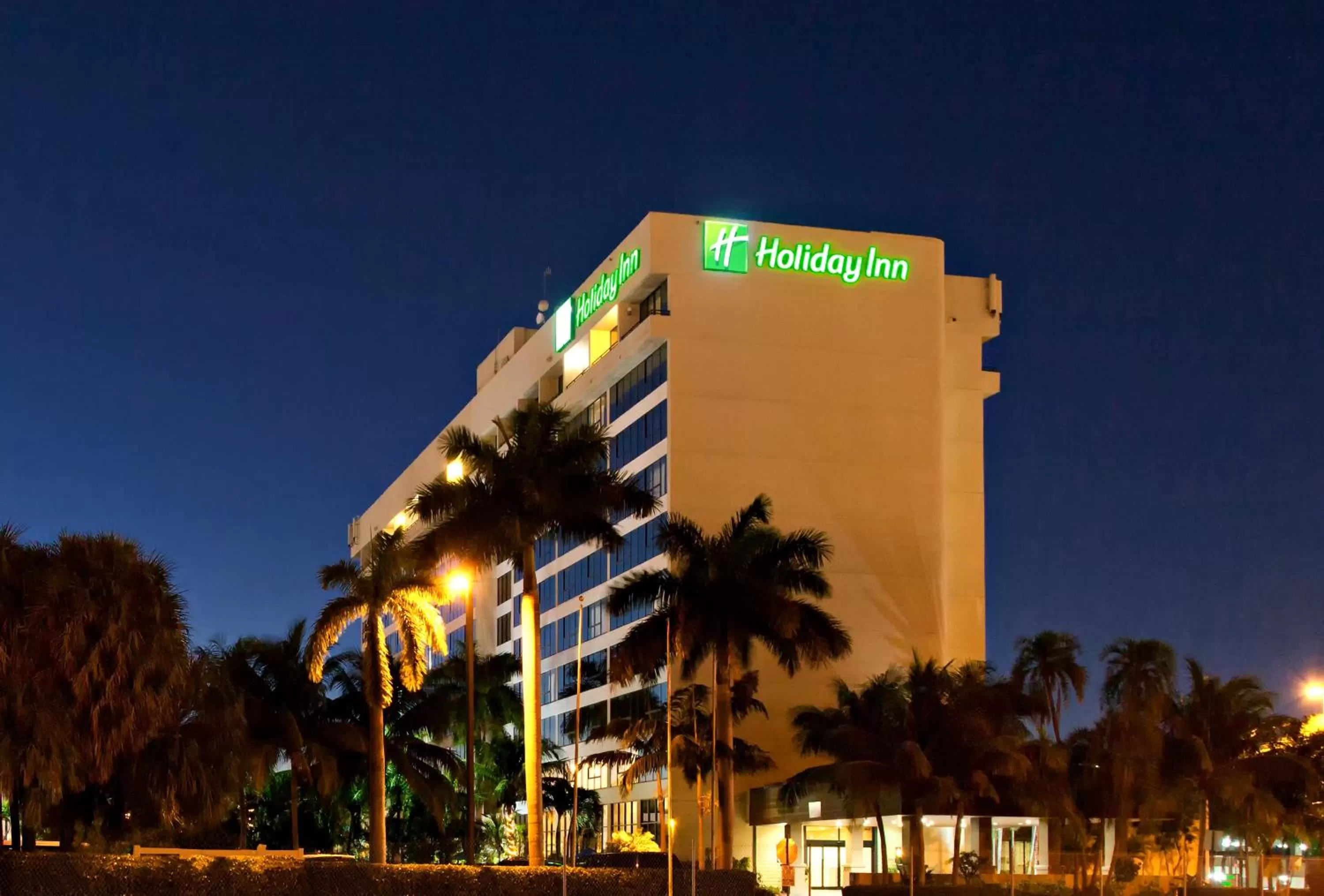 Property building in Holiday Inn Miami West - Airport Area, an IHG Hotel