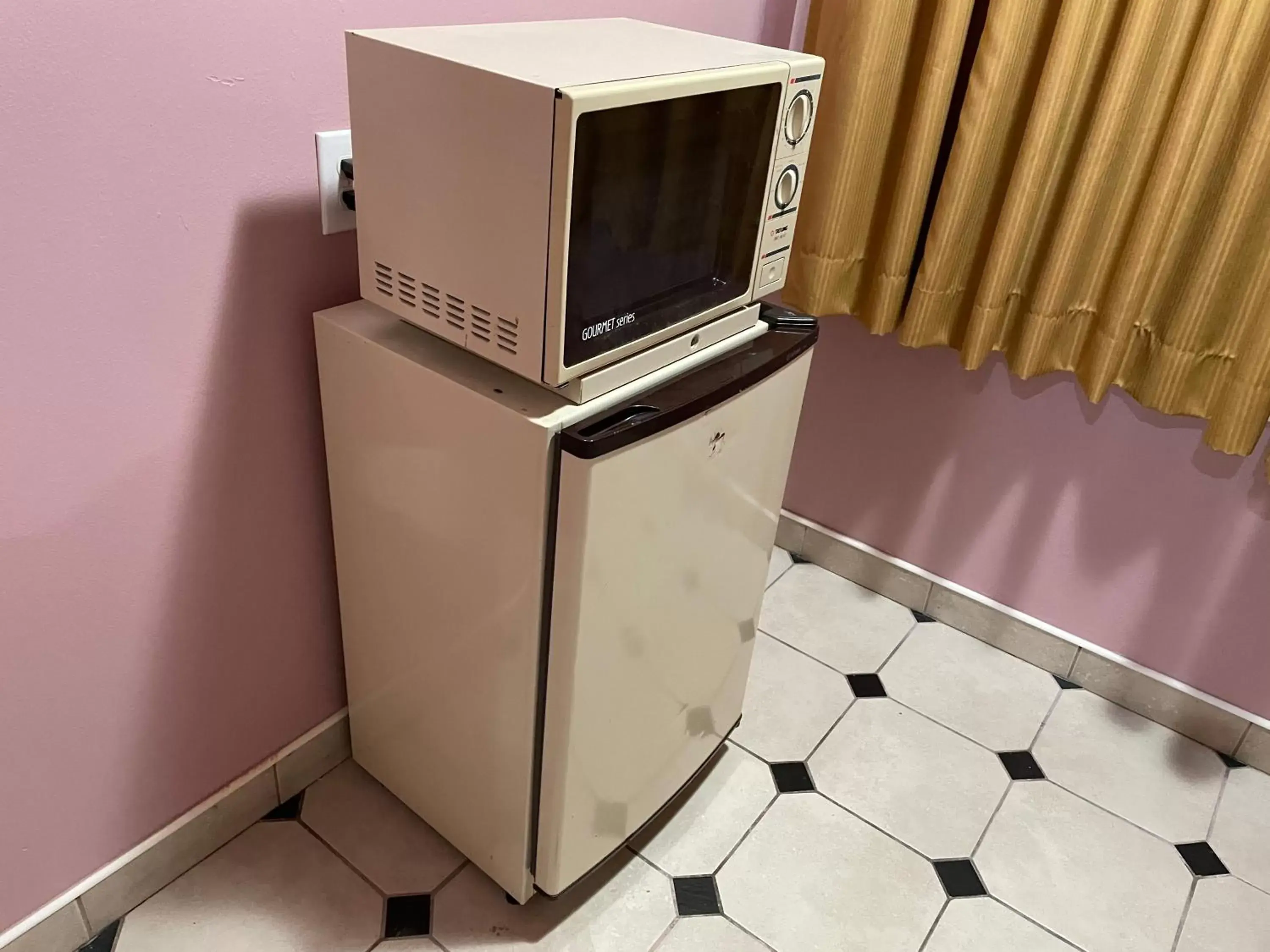 Kitchen/Kitchenette in ECONO LODGE- 1349 W Texas St Fairfield CA