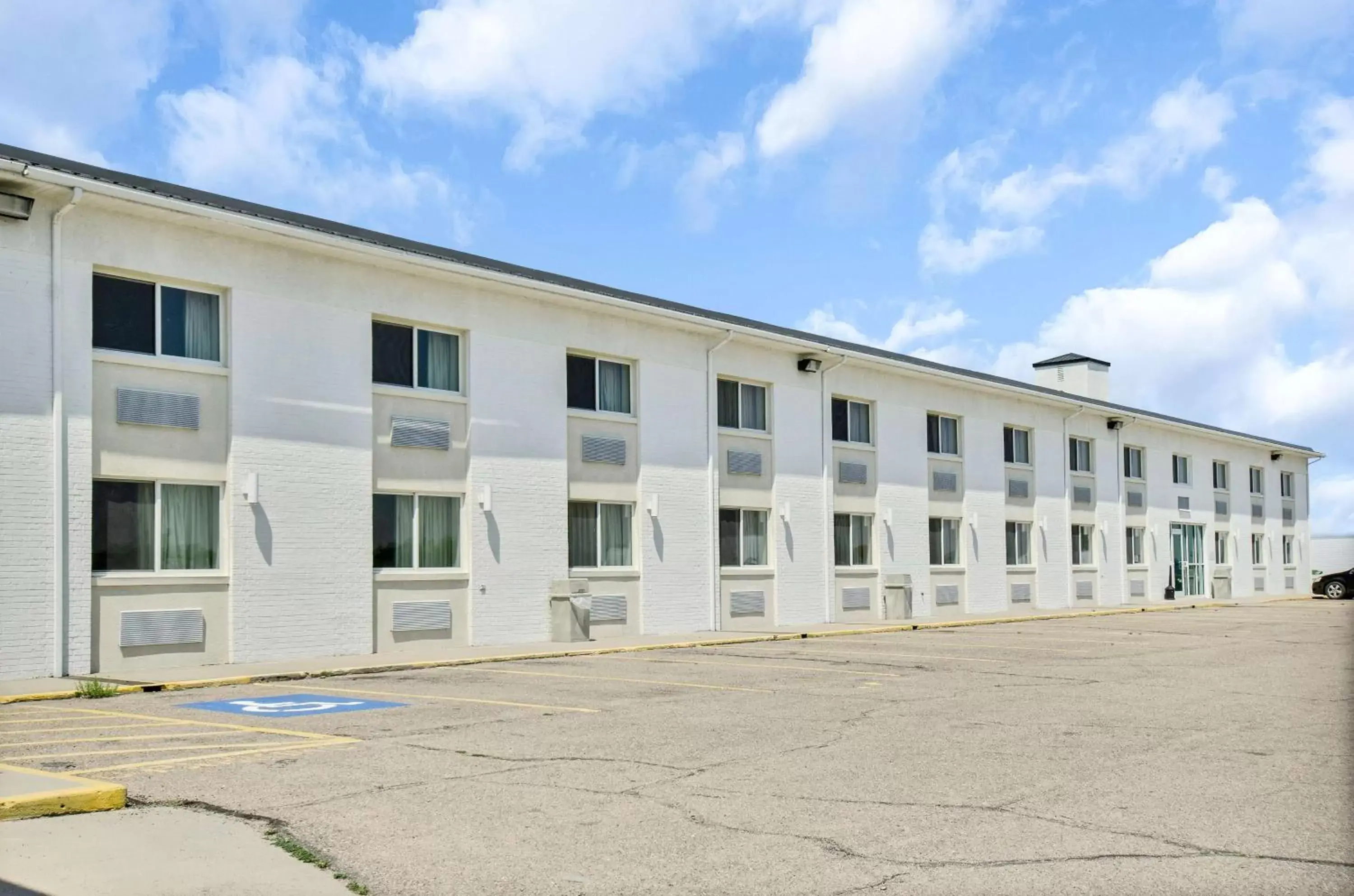 Property building in Motel 6-Big Springs, NE Property building in Motel 6-Big Springs, NE
