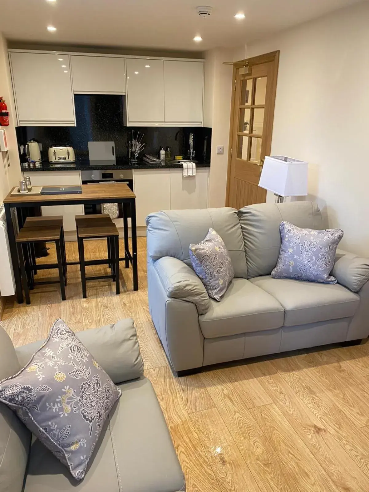 Two-Bedroom Apartment in Waverley Inn Apartments