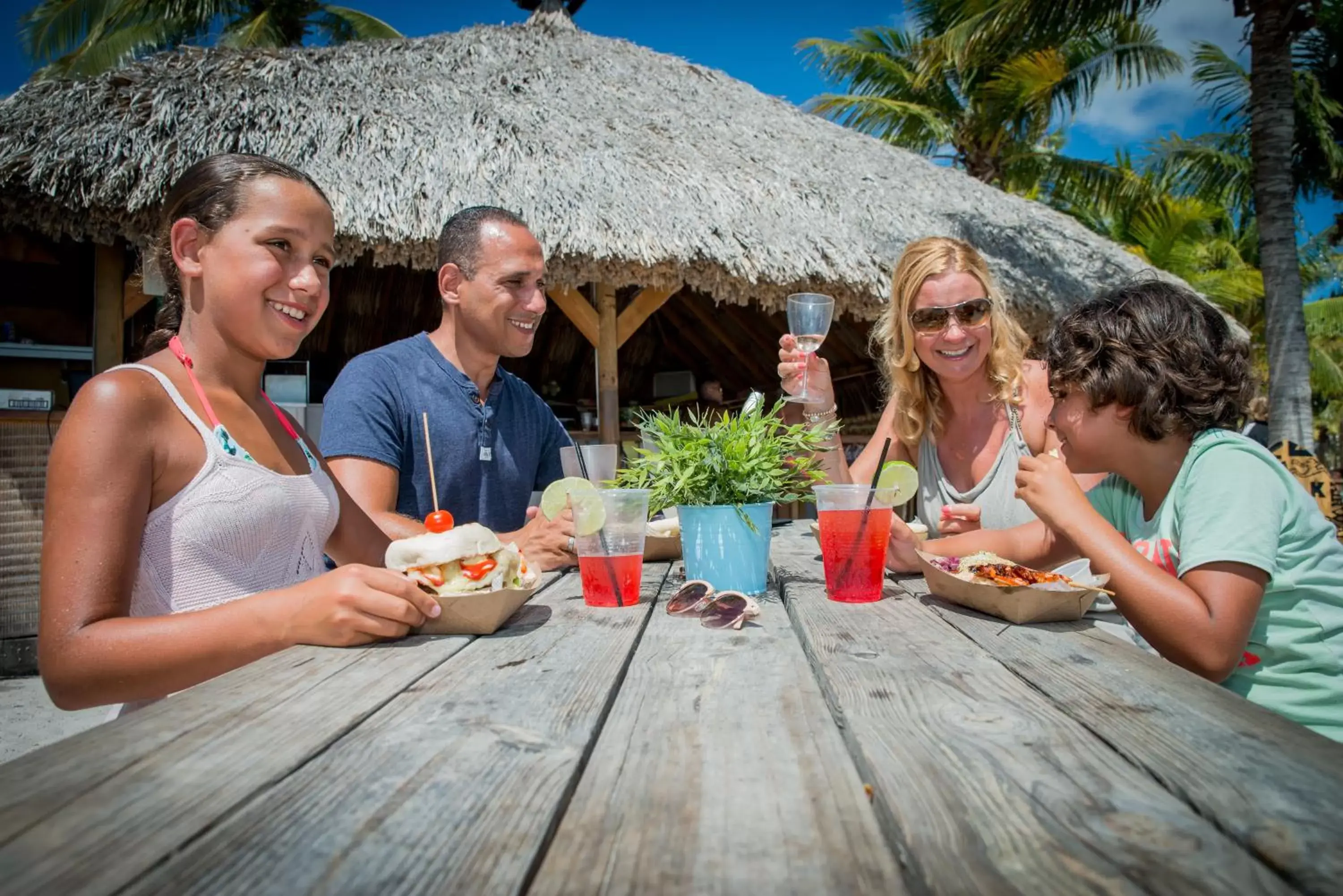 Restaurant/places to eat in LionsDive Beach Resort