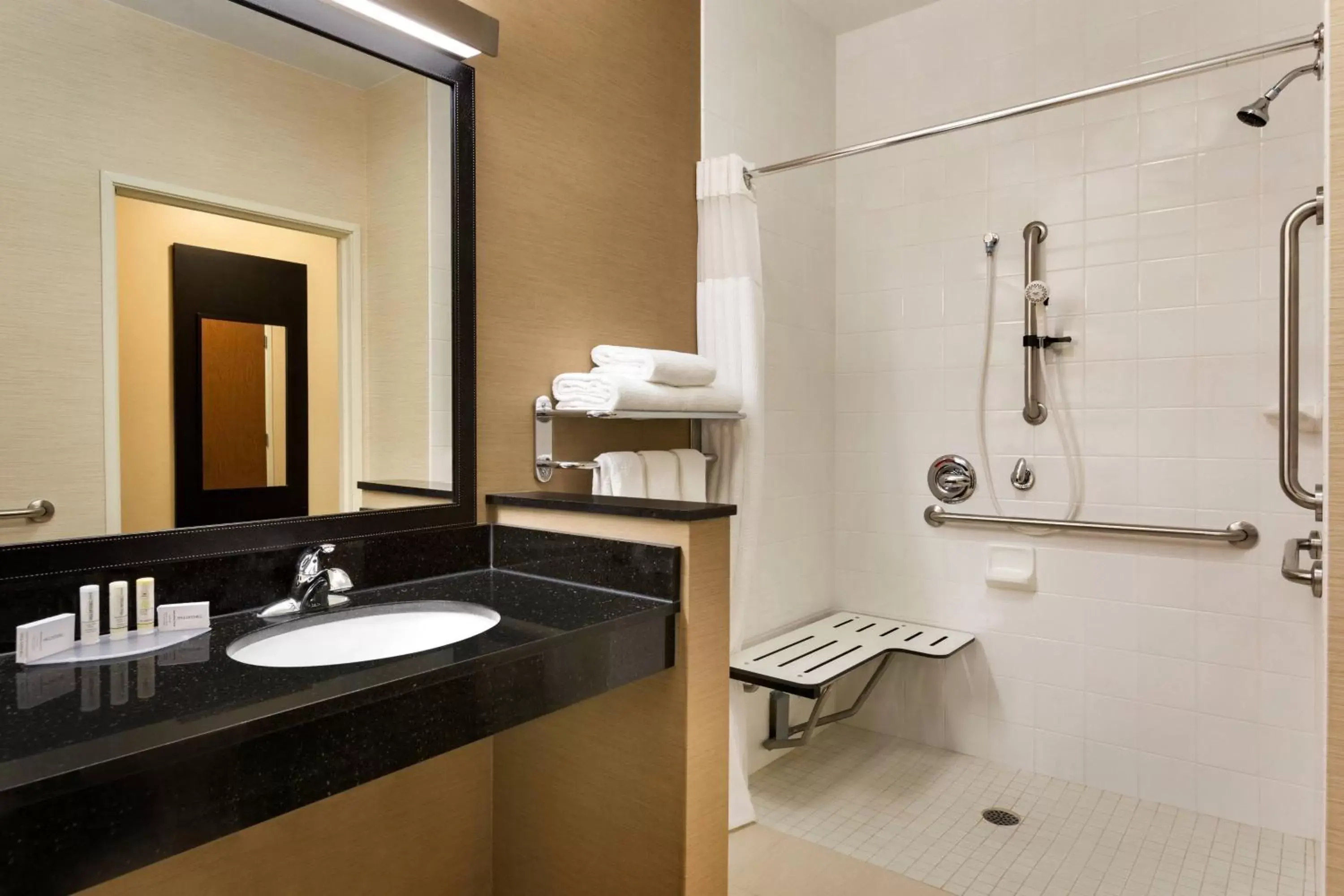 Bathroom in Fairfield Inn & Suites by Marriott Toledo Maumee