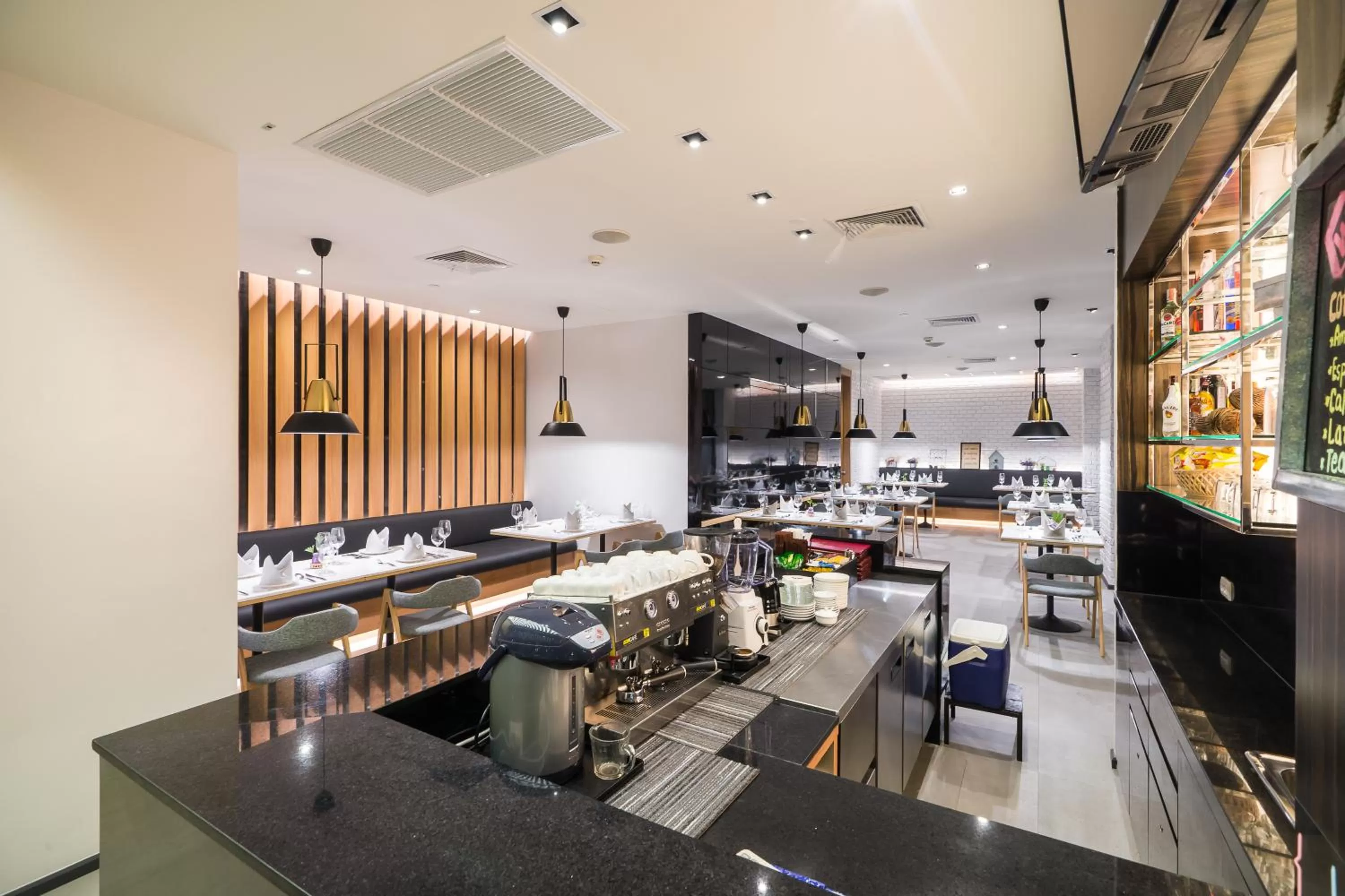 Restaurant/Places to Eat in Sea Me Spring Tree Hotel