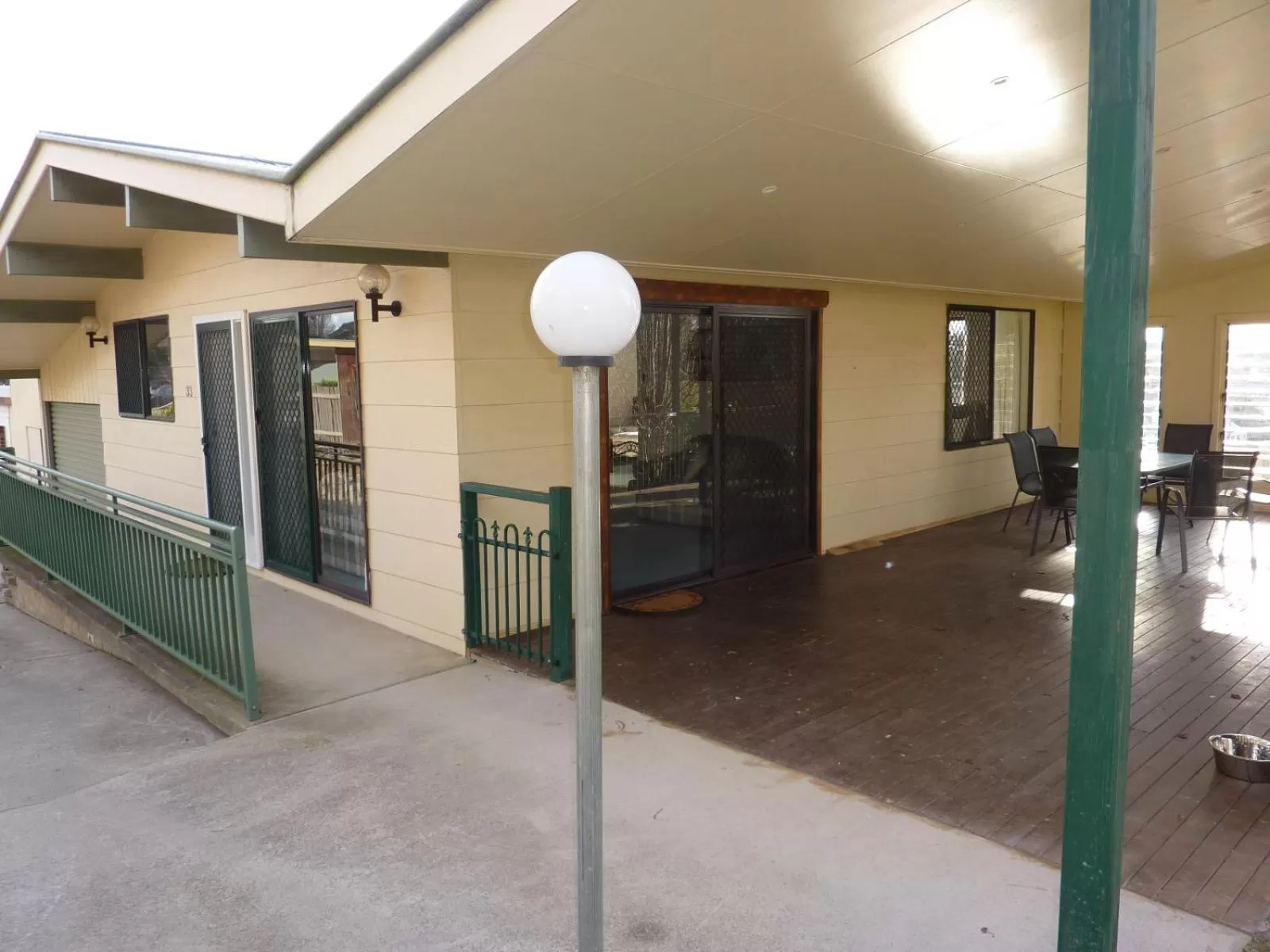 Facade/entrance in Thunderbird Motel Yass