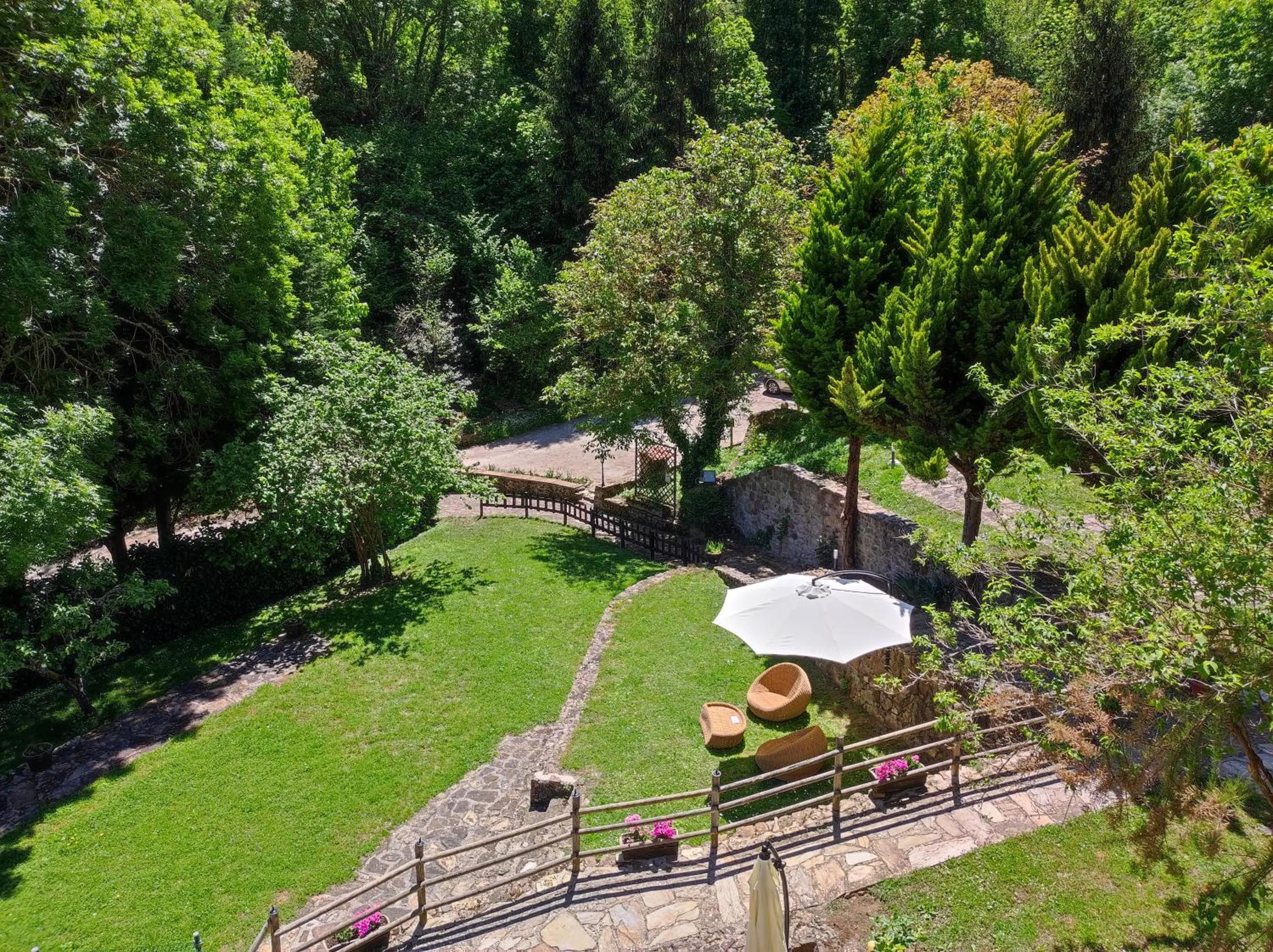 Garden in Viviendas Rurales El Covaju