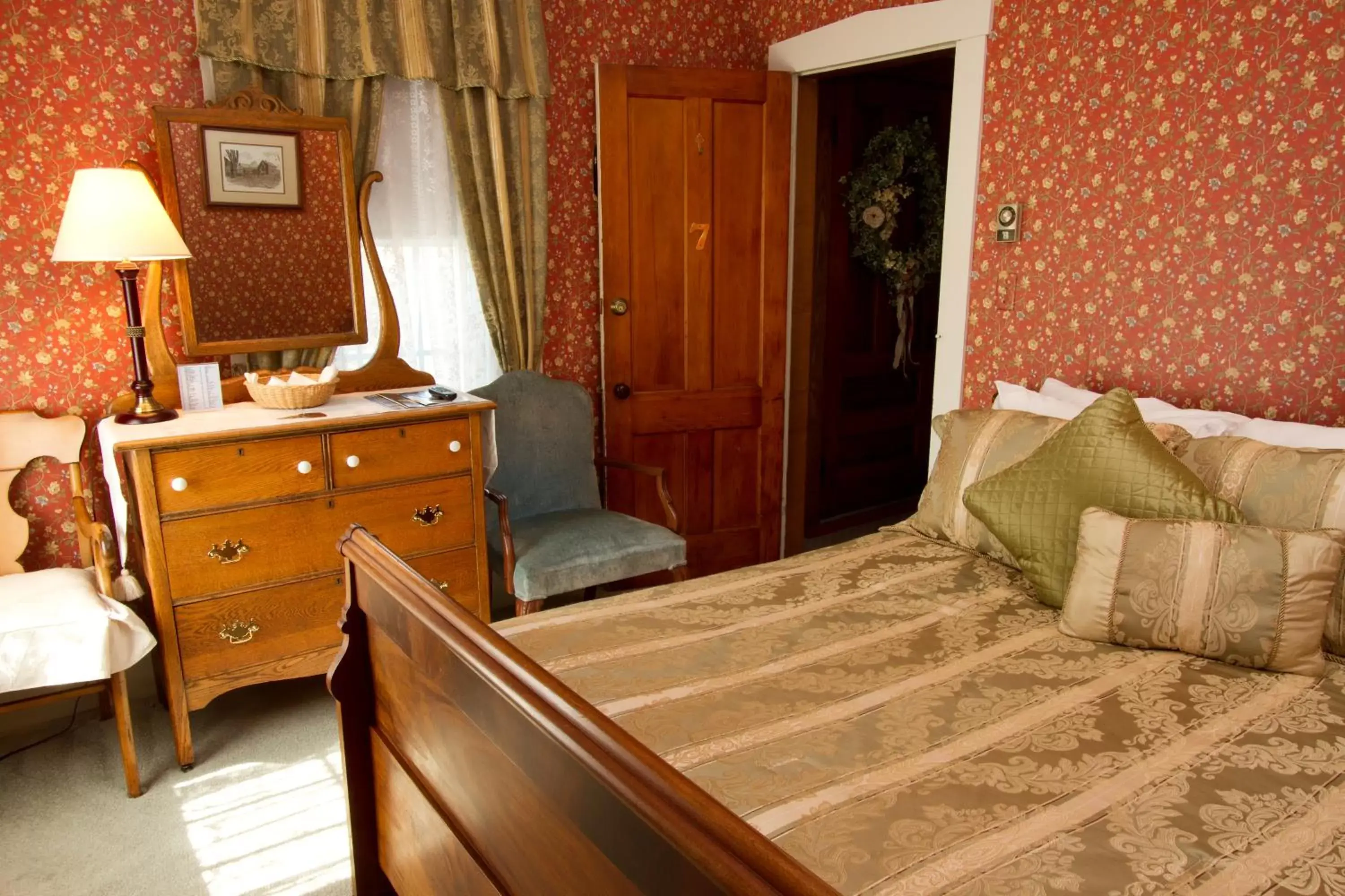 Bedroom, Bed in Deerfield Valley Inn - Mt Snow