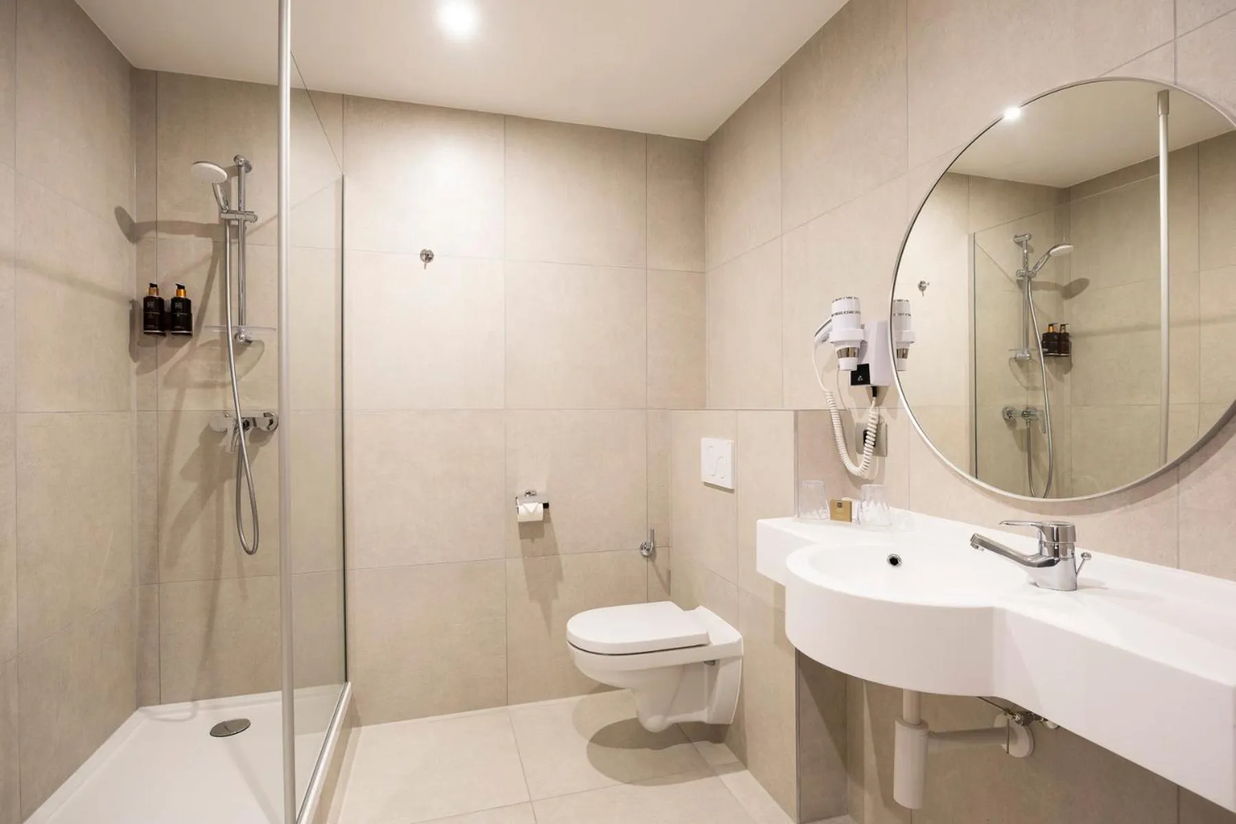 Bathroom in Aris Grand Place Hotel