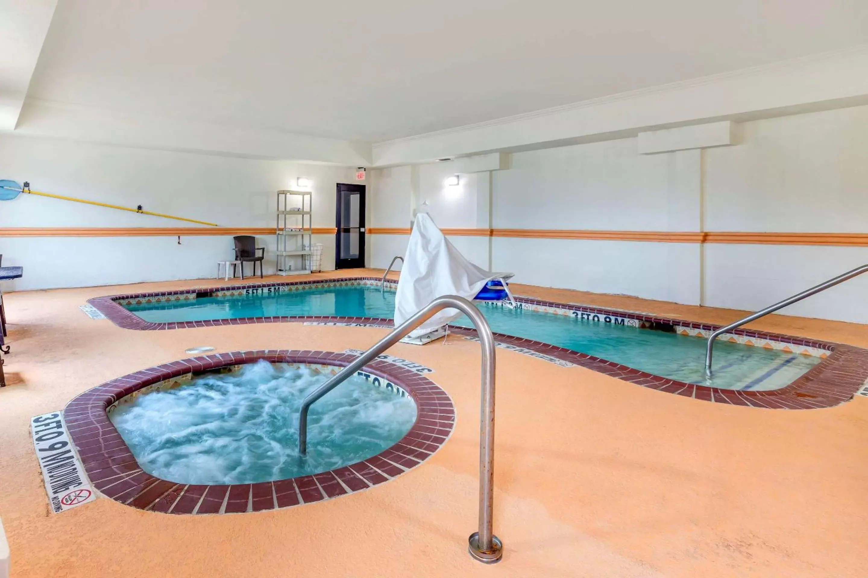 Activities, Swimming Pool in Comfort Inn Near UNT