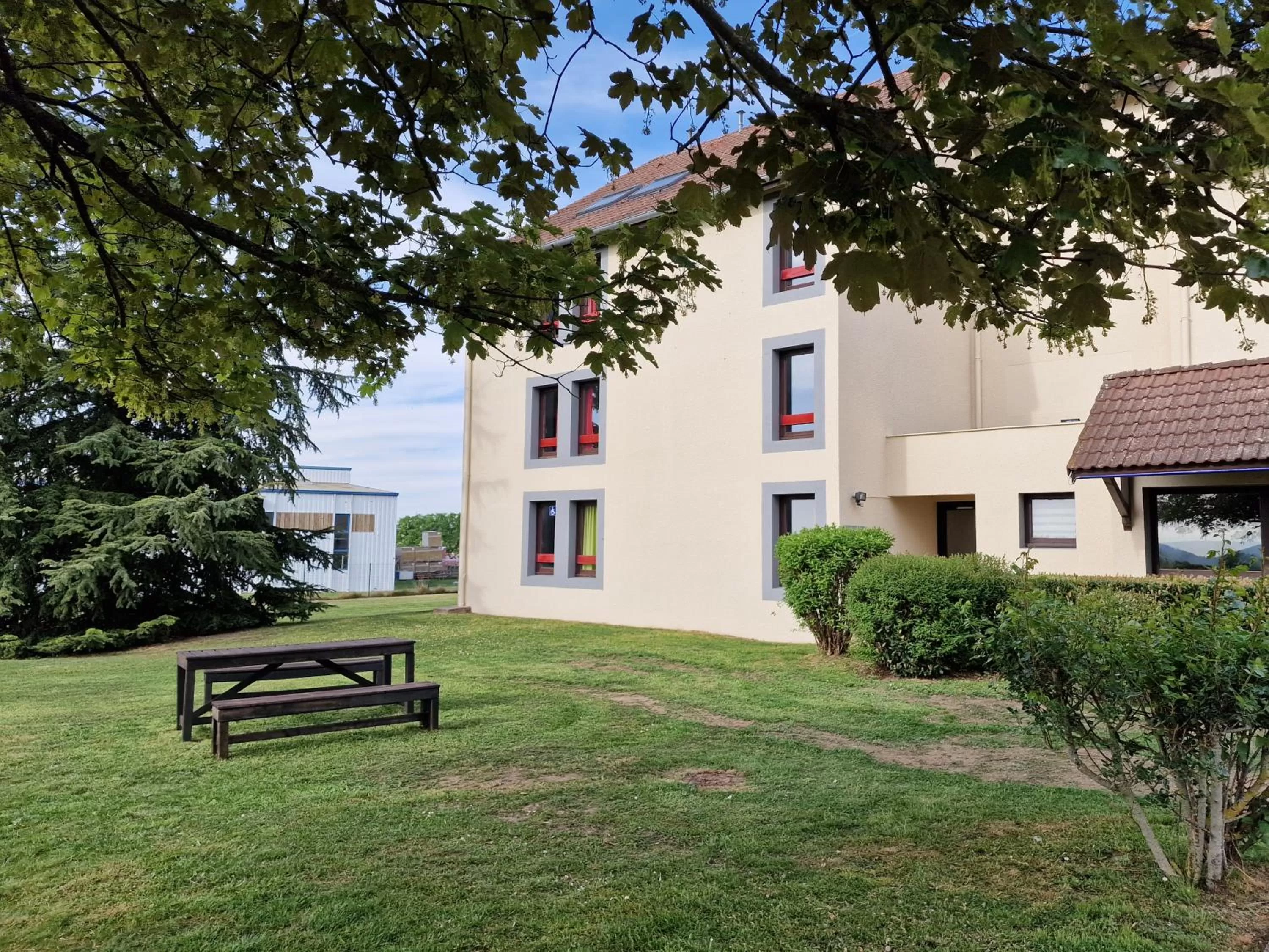 Property building in Kyriad Montluçon - Saint Victor