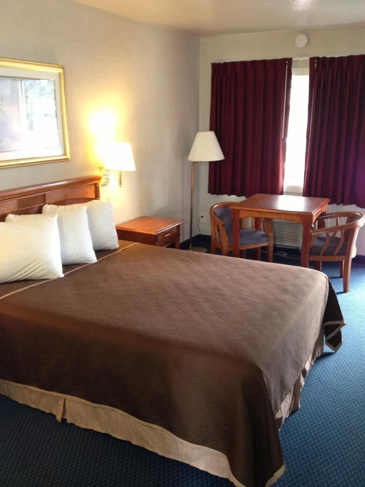 Bed in Travelodge by Wyndham Santa Rosa Wine Country