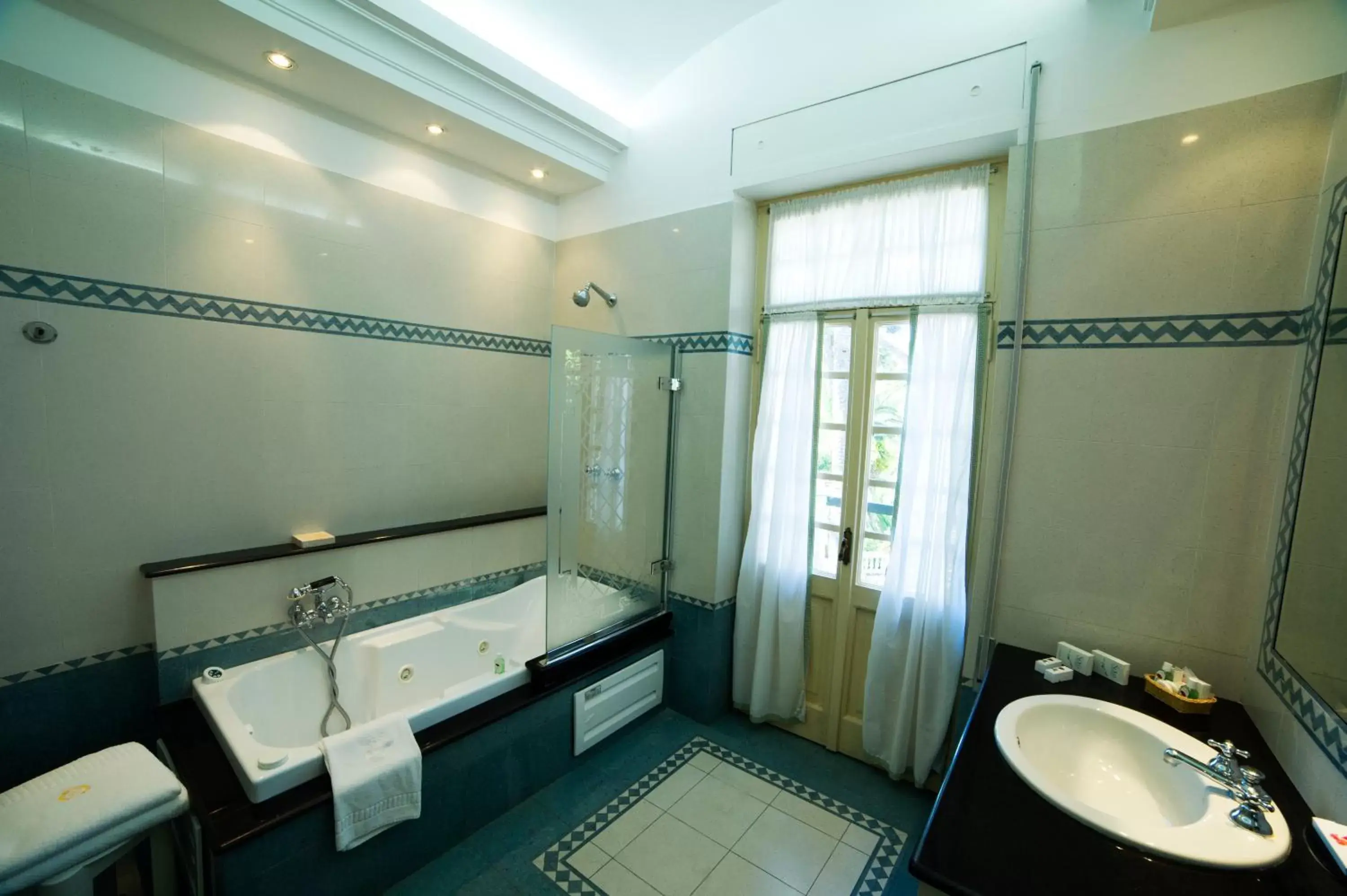 Shower, Bathroom in Grande Albergo Miramare