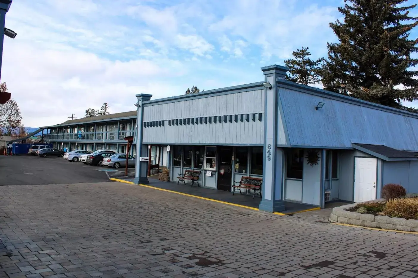 Property Building in Days Inn by Wyndham Bend