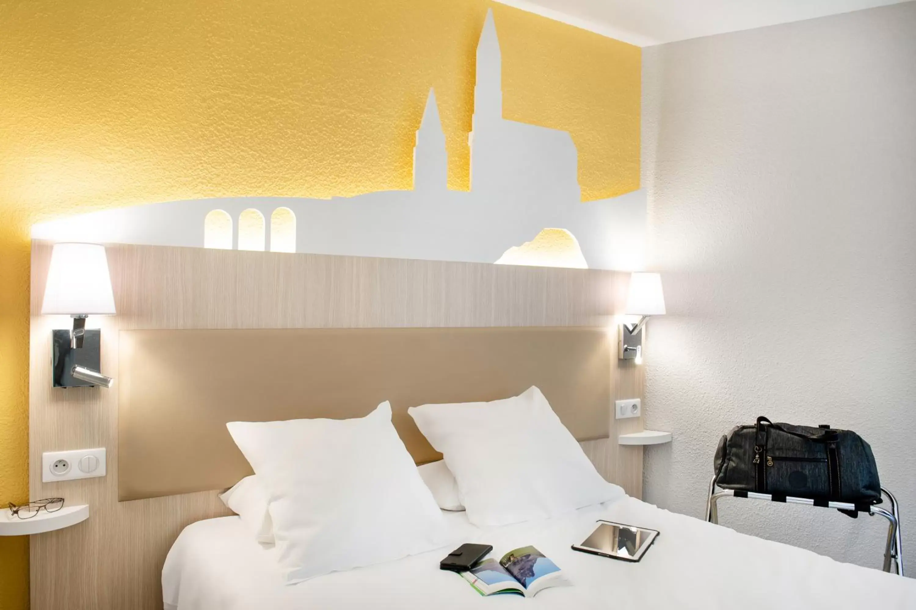 Bed in Hôtel Saint Sauveur Bed in Hôtel Saint Sauveur