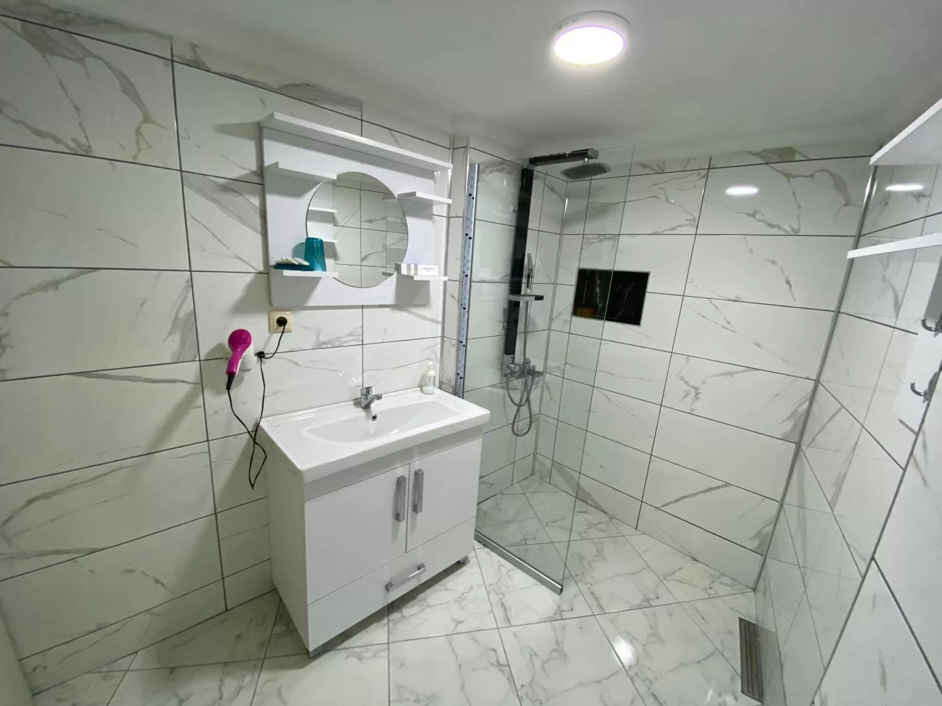 Shower in AMASRA Marina Pansiyon