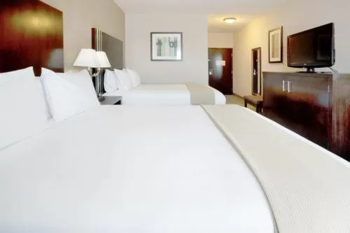 Bed in Holiday Inn Express Hotel & Suites Houston NW Beltway 8-West Road by IHG