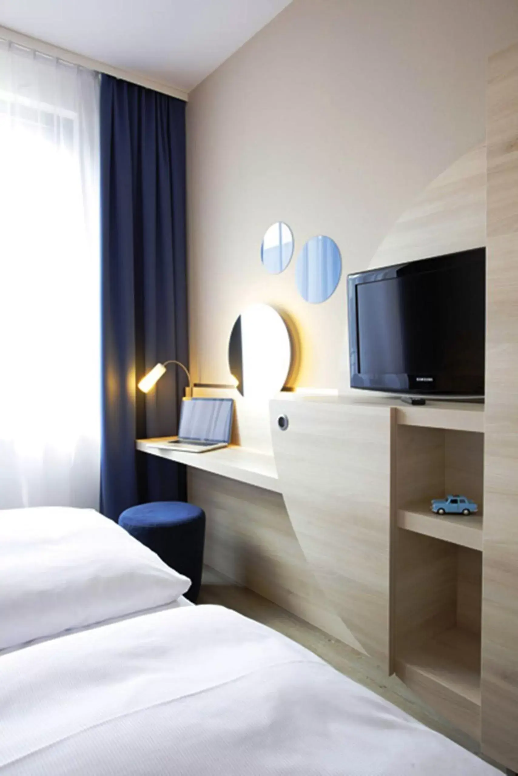 TV and multimedia, Bed in H2 Hotel Berlin-Alexanderplatz TV and multimedia, Bed in H2 Hotel Berlin-Alexanderplatz