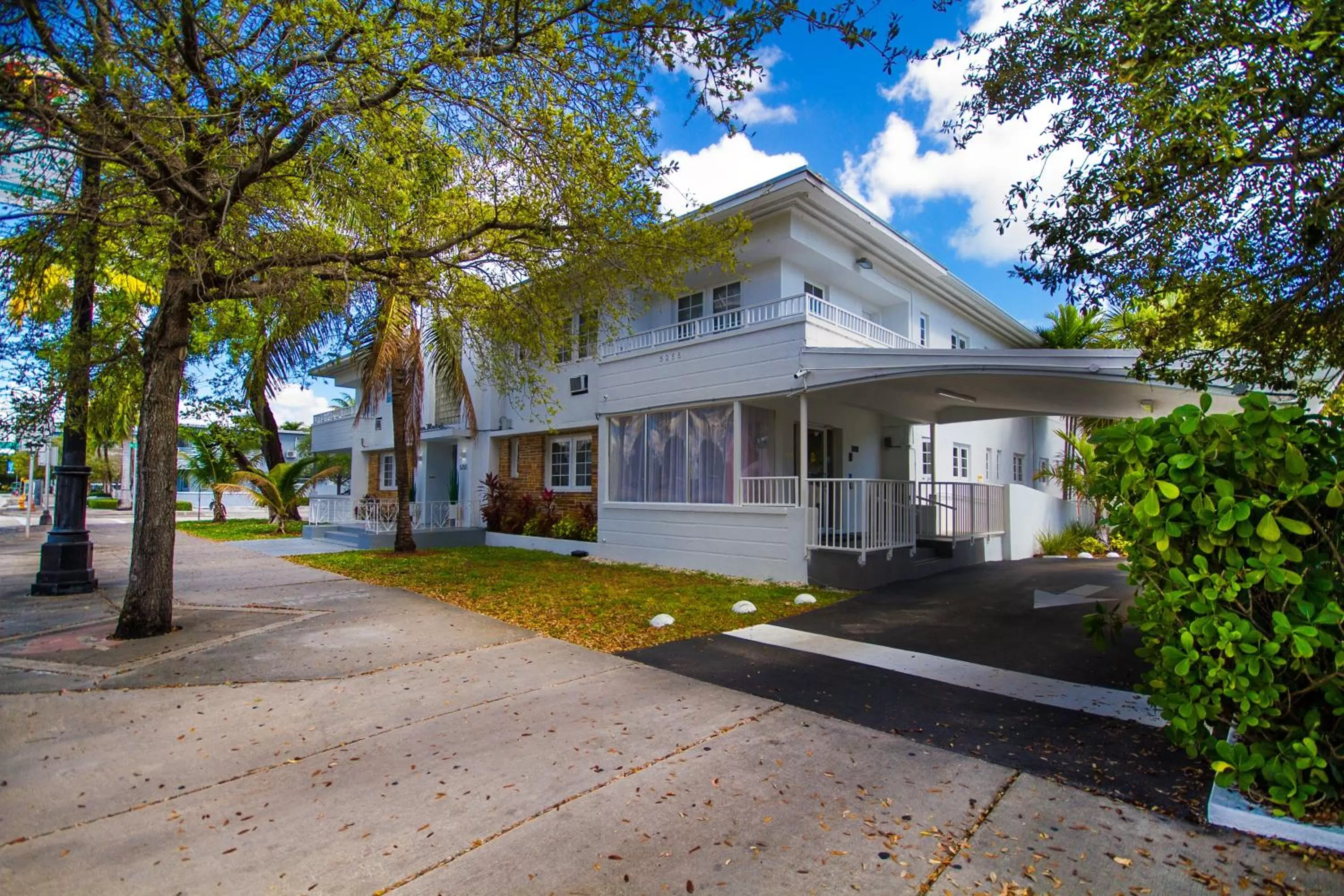 Street view, Property Building in Travelodge by Wyndham Miami Biscayne Bay
