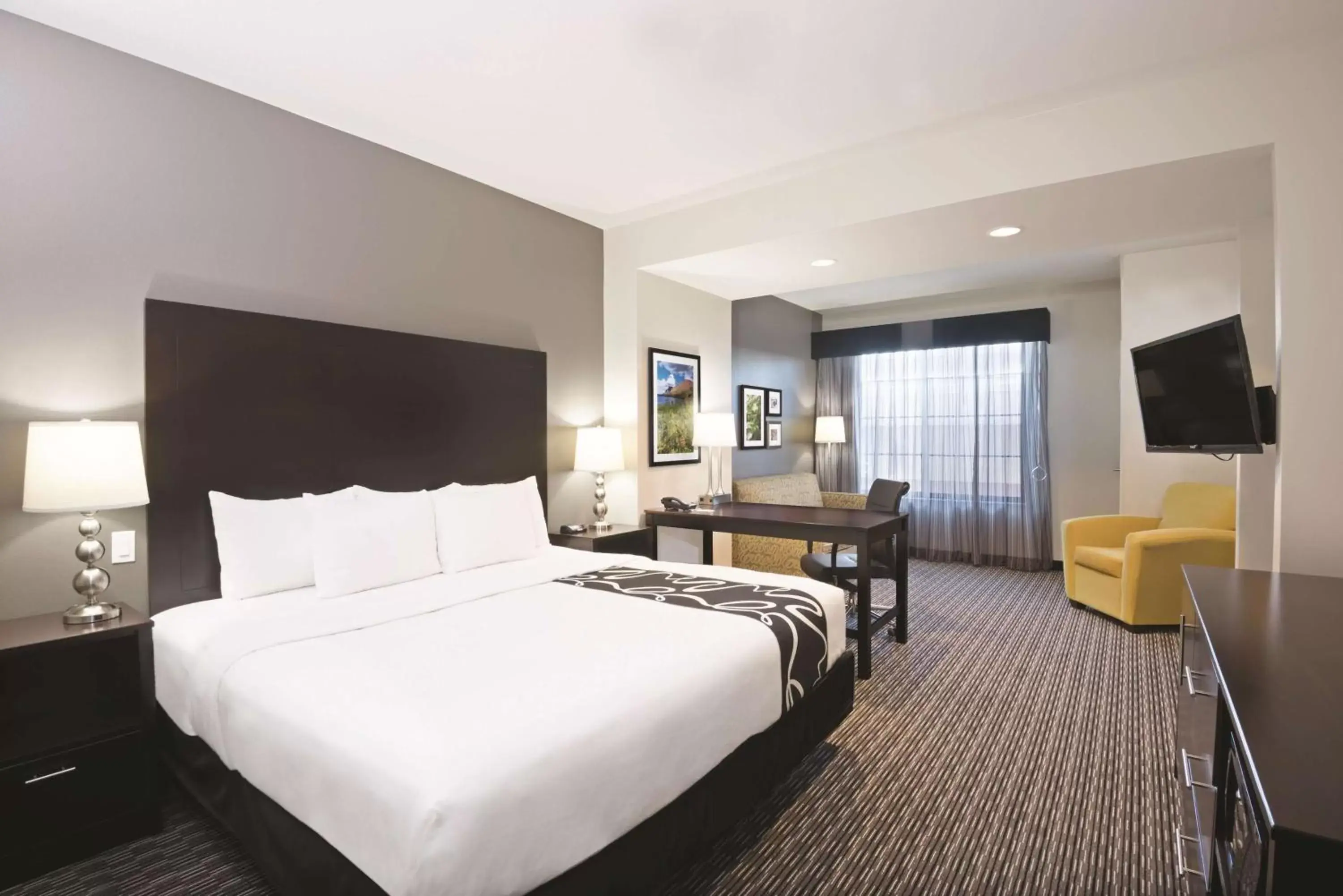 Photo of the whole room, Bed in La Quinta by Wyndham Billings Photo of the whole room, Bed in La Quinta by Wyndham Billings