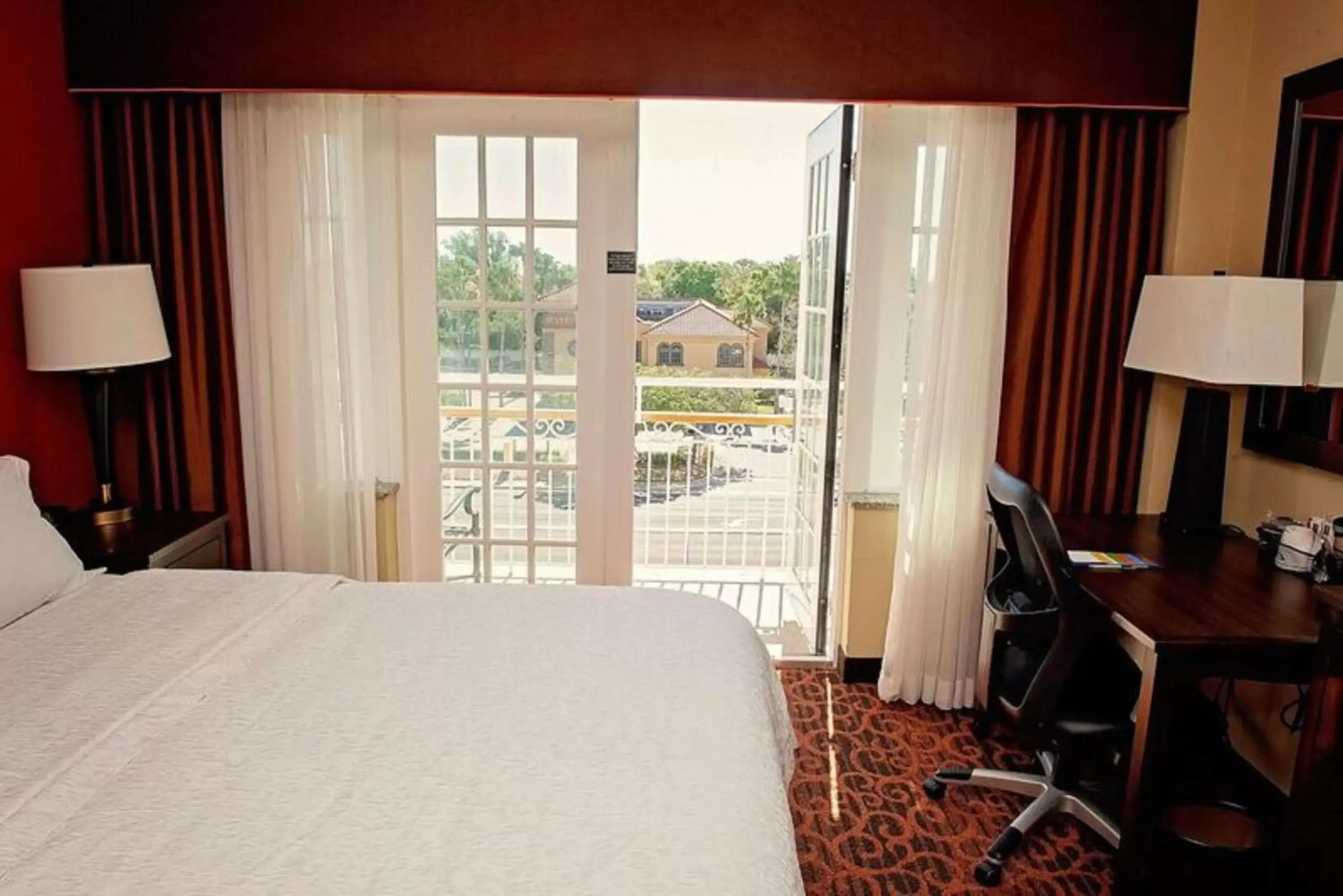 Bedroom, Bed in Hampton Inn & Suites Bradenton