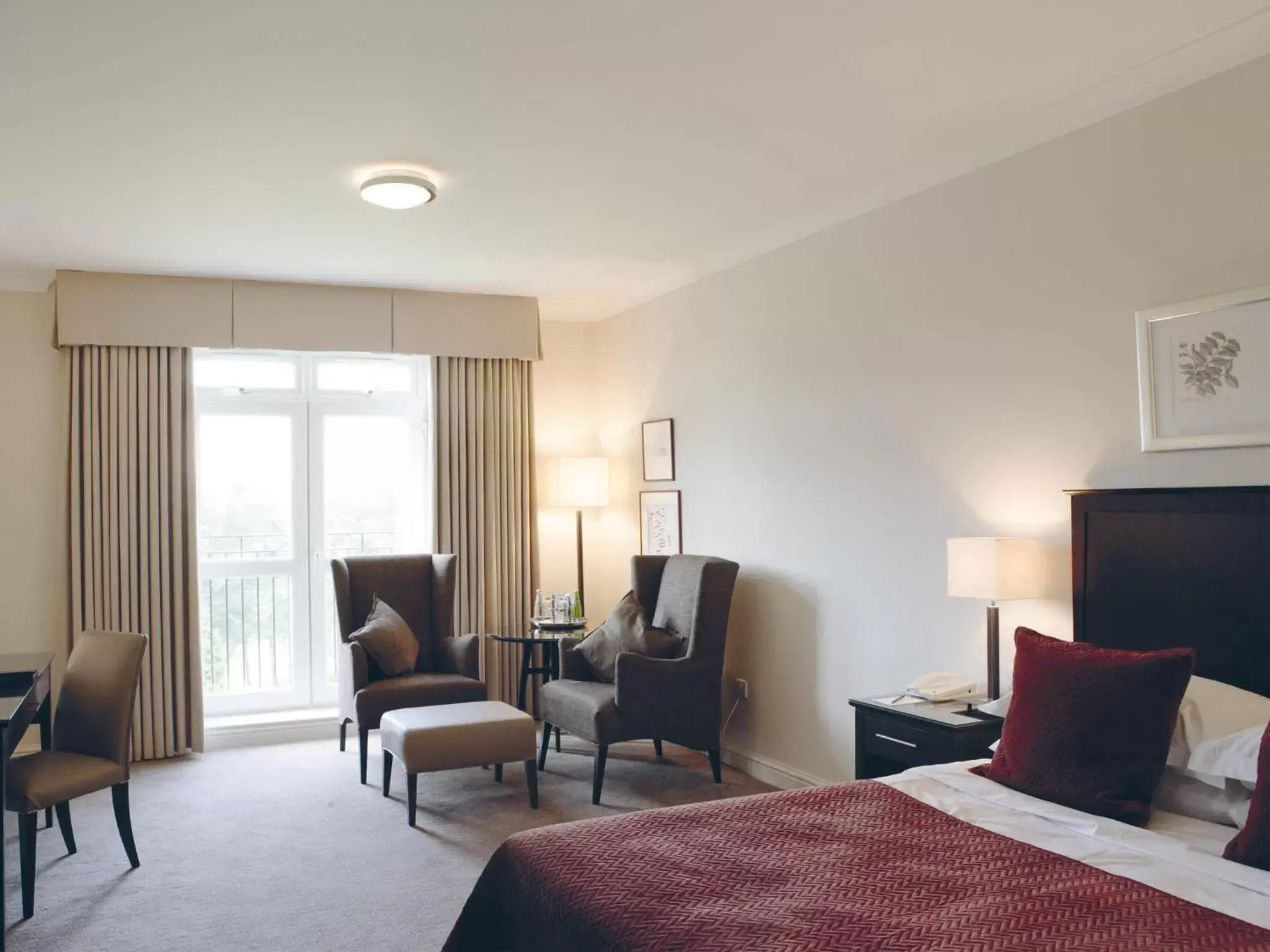 Bedroom, Seating Area in Macdonald Hill Valley Hotel Golf & Spa