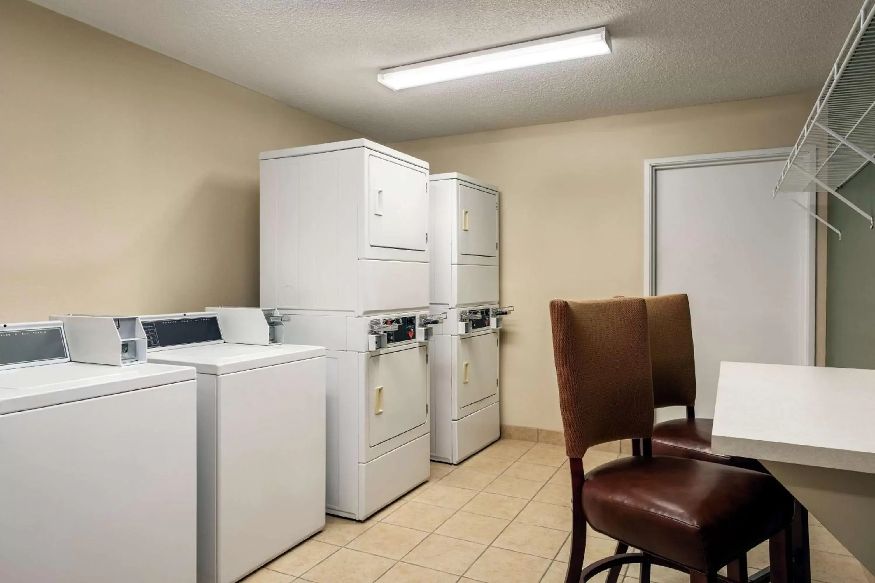 Property building, Kitchen/Kitchenette in Homewood Suites by Hilton Erie