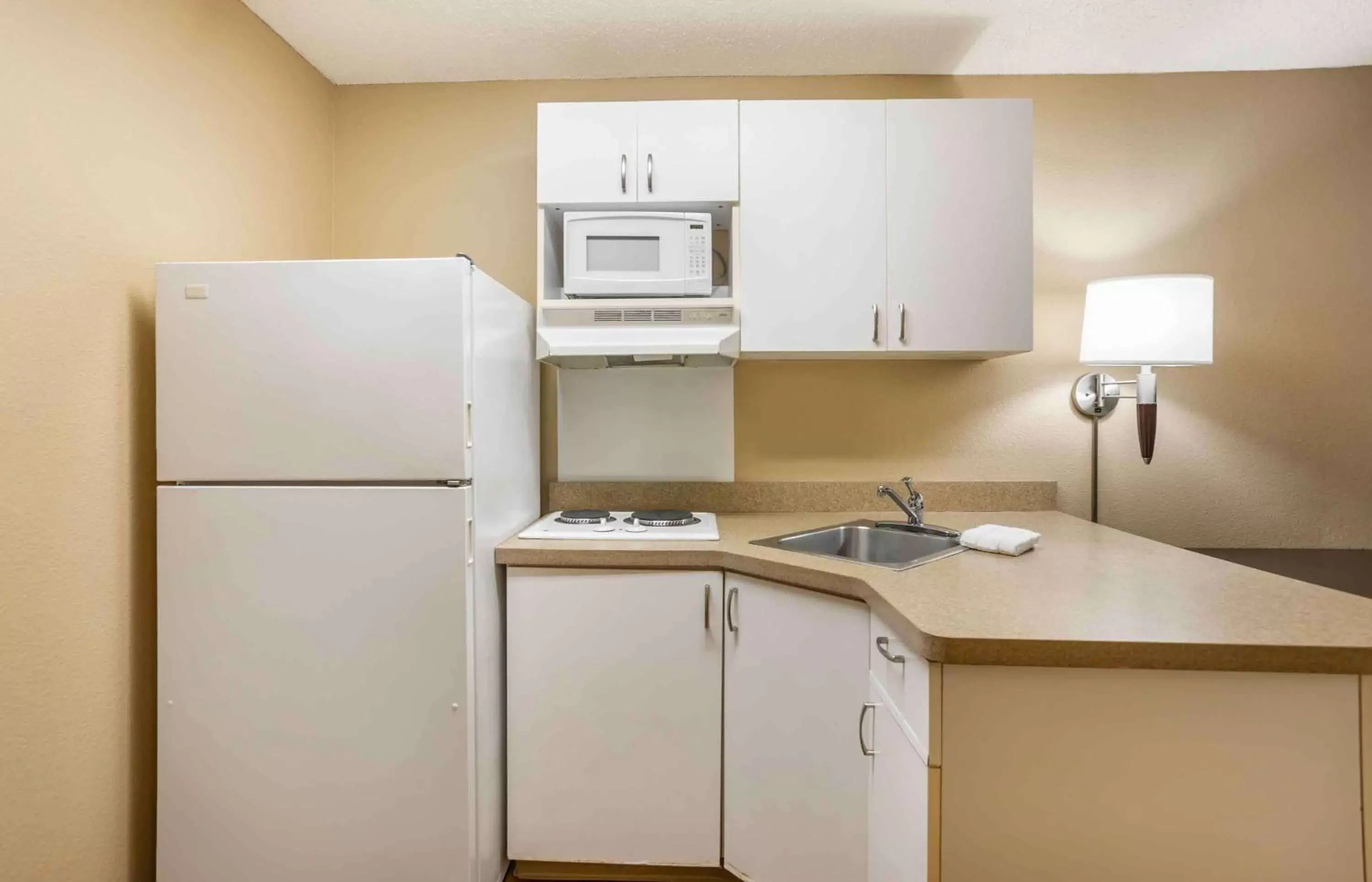 Bedroom, Kitchen/Kitchenette in Extended Stay America Suites - Columbia - Stadium Blvd