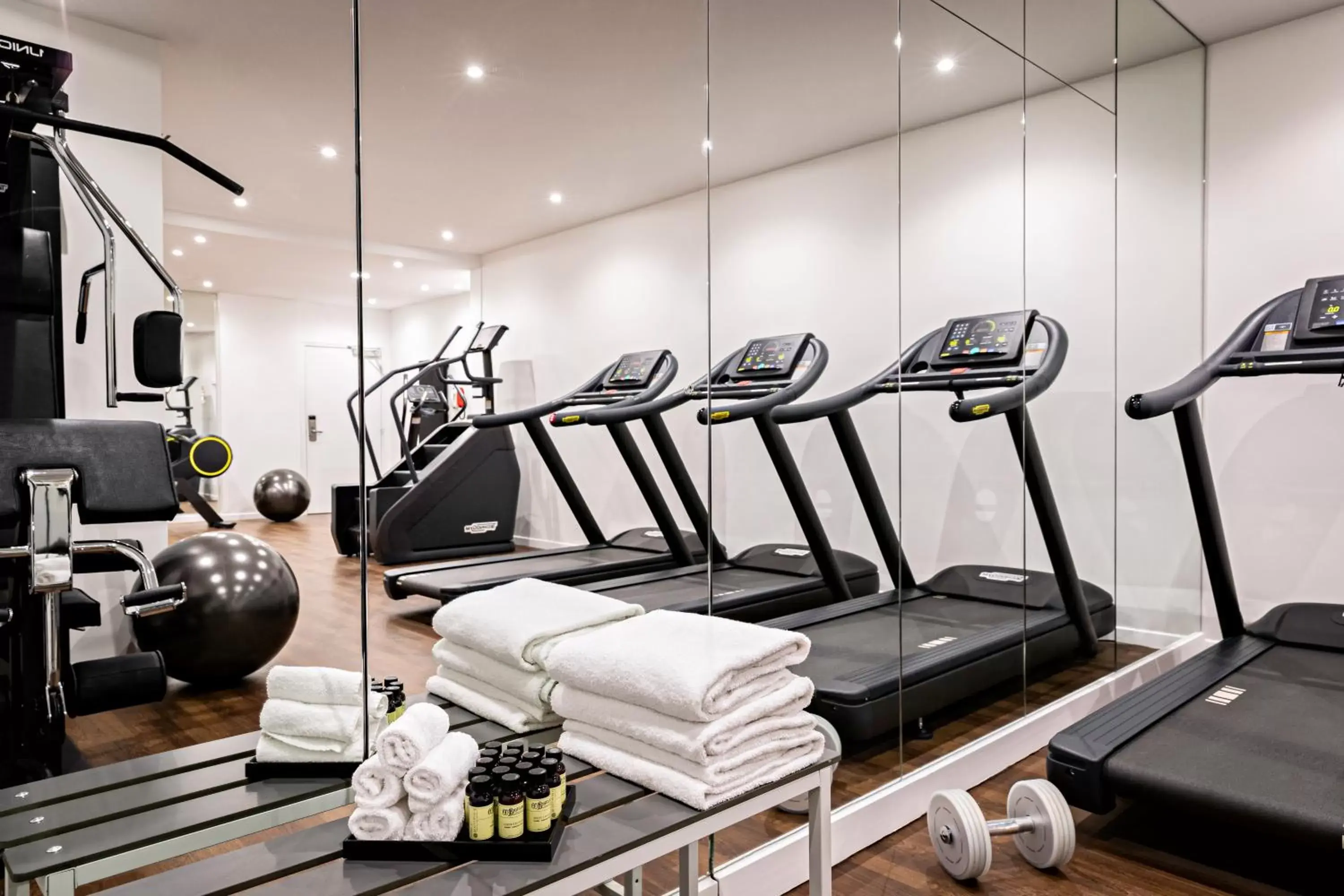 Fitness centre/facilities in Pullman Paris La Défense Fitness centre/facilities in Pullman Paris La Défense