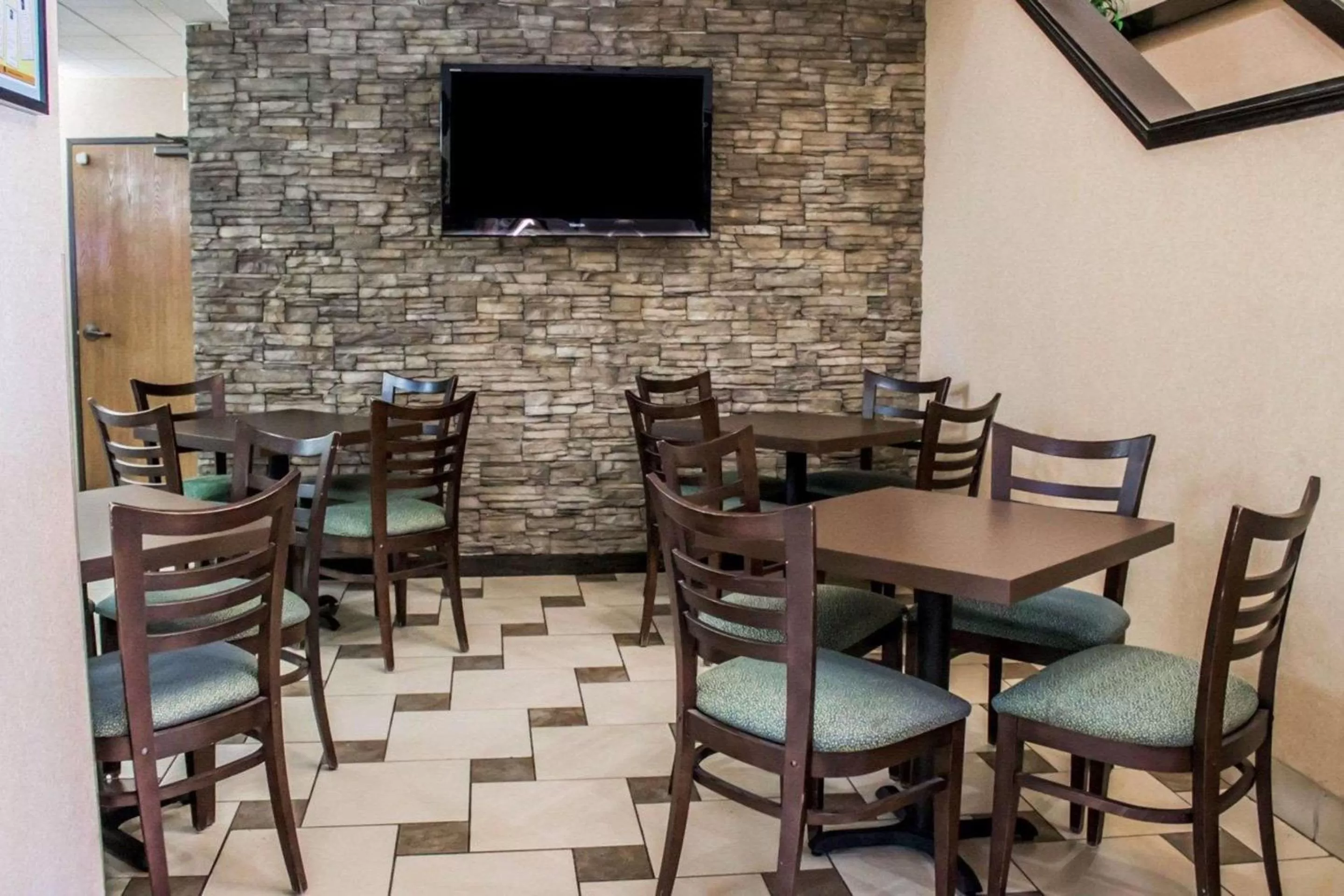 Restaurant/places to eat in Quality Inn Brunswick Cleveland South