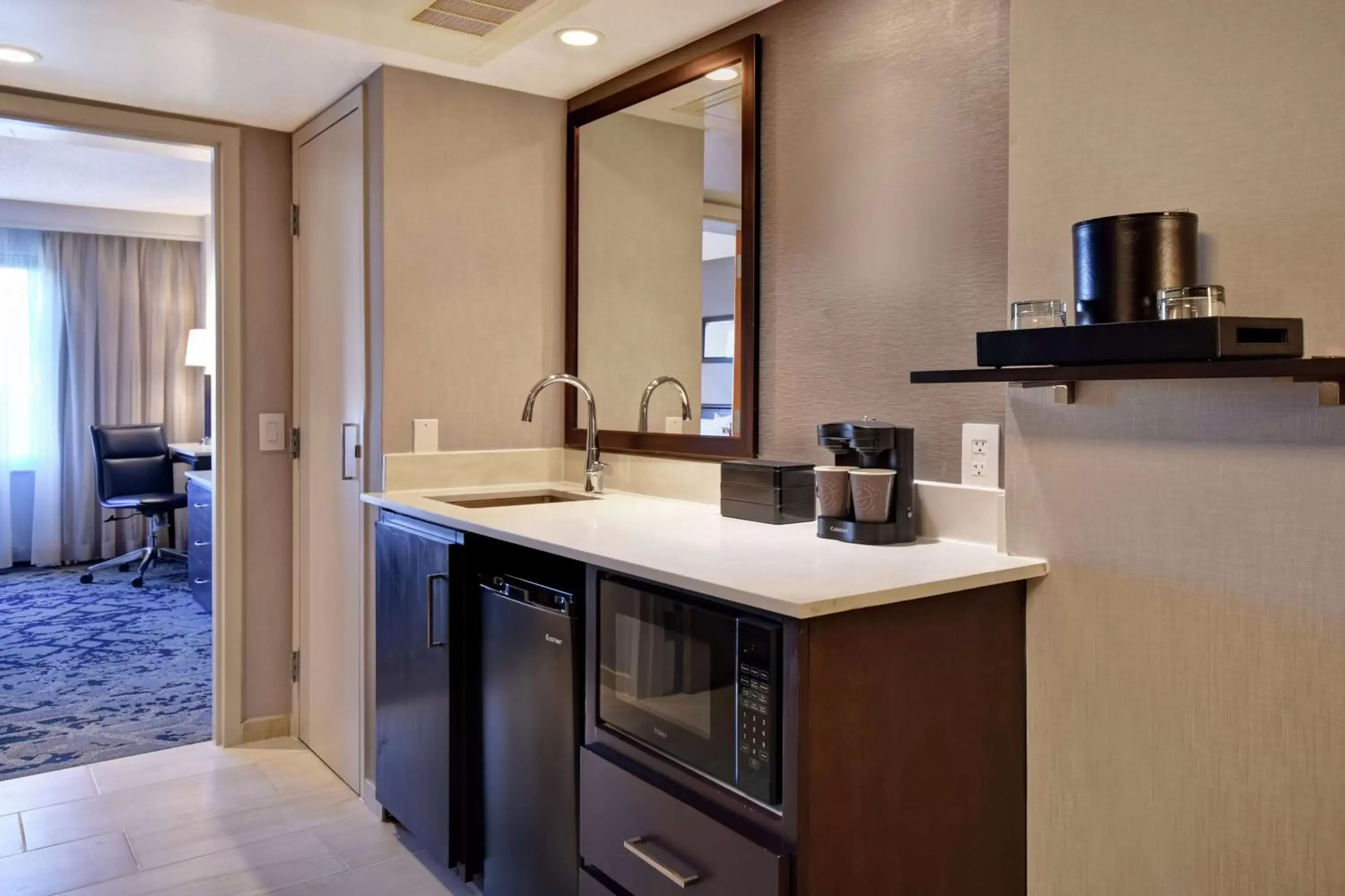 Kitchen or kitchenette, Kitchen/Kitchenette in Embassy Suites by Hilton Raleigh Durham Research Triangle