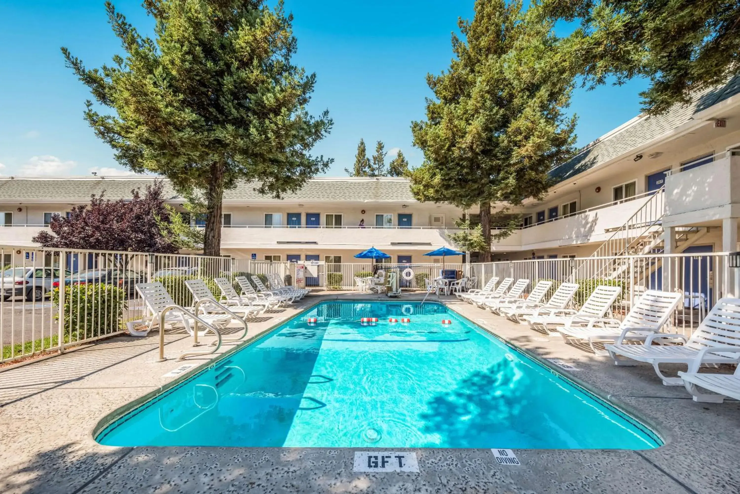 Property building, Swimming Pool in Motel 6-Rohnert Park, CA