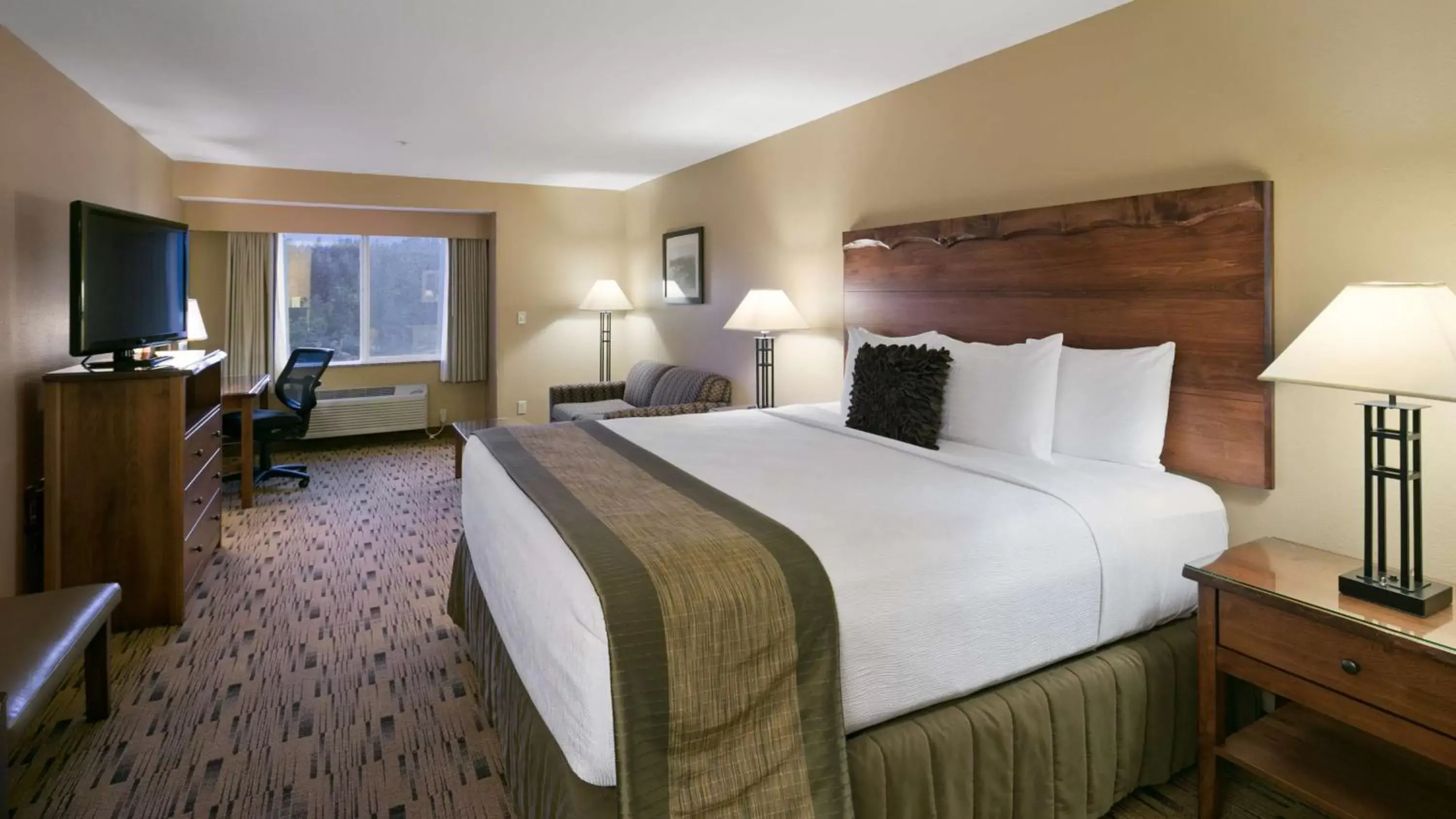 Photo of the whole room, Bed in Best Western Plus Columbia River Inn