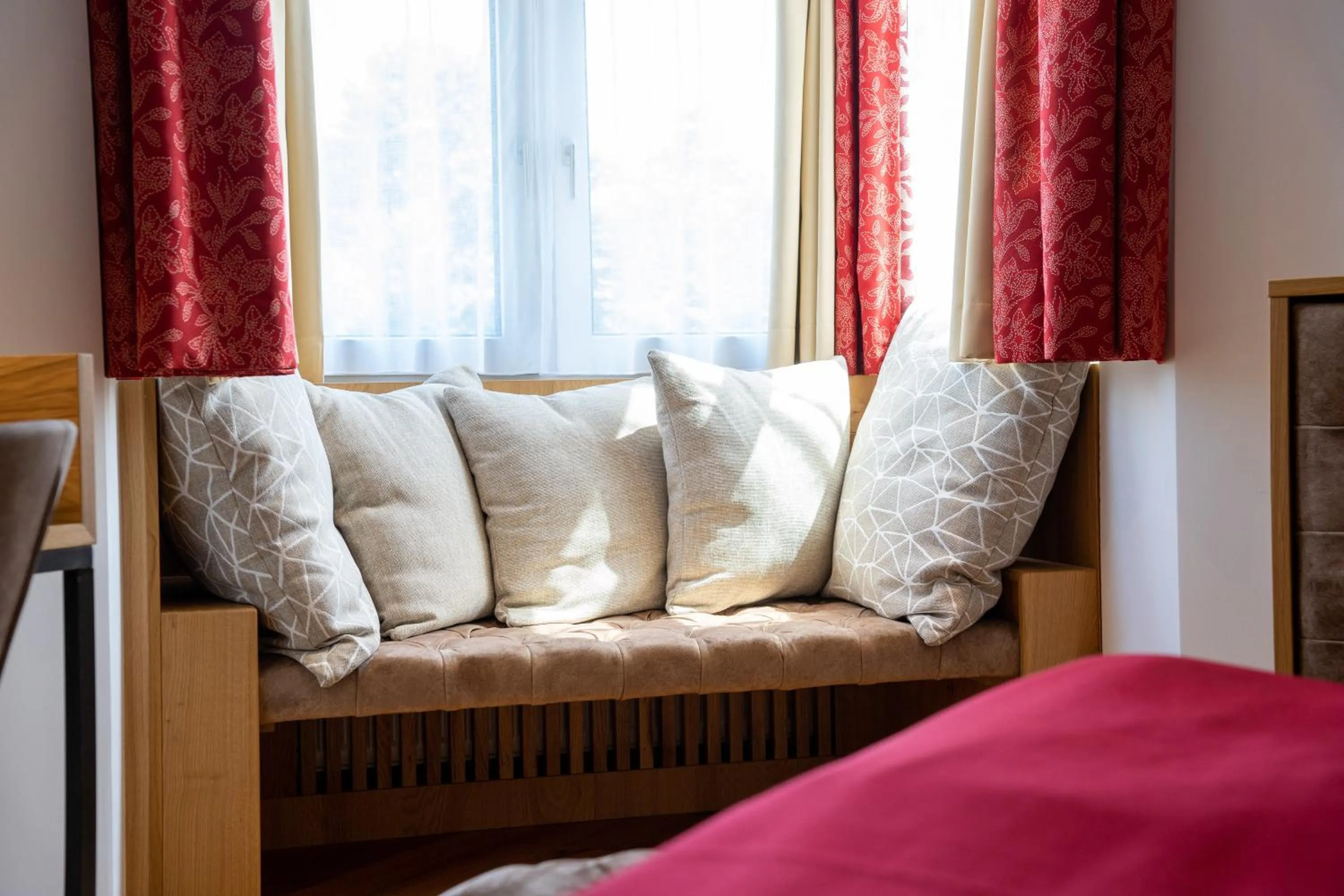 Seating area, Bed in Park Hotel Laim