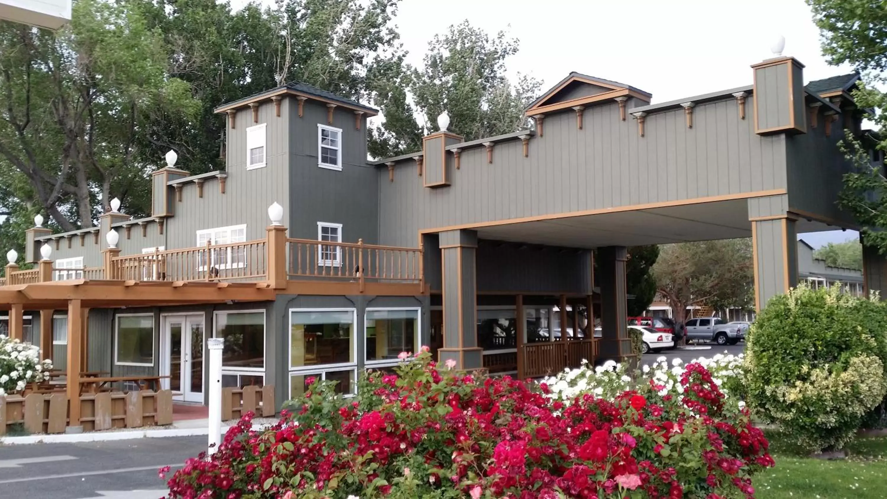 Facade/entrance, Property Building in Vagabond Inn Bishop