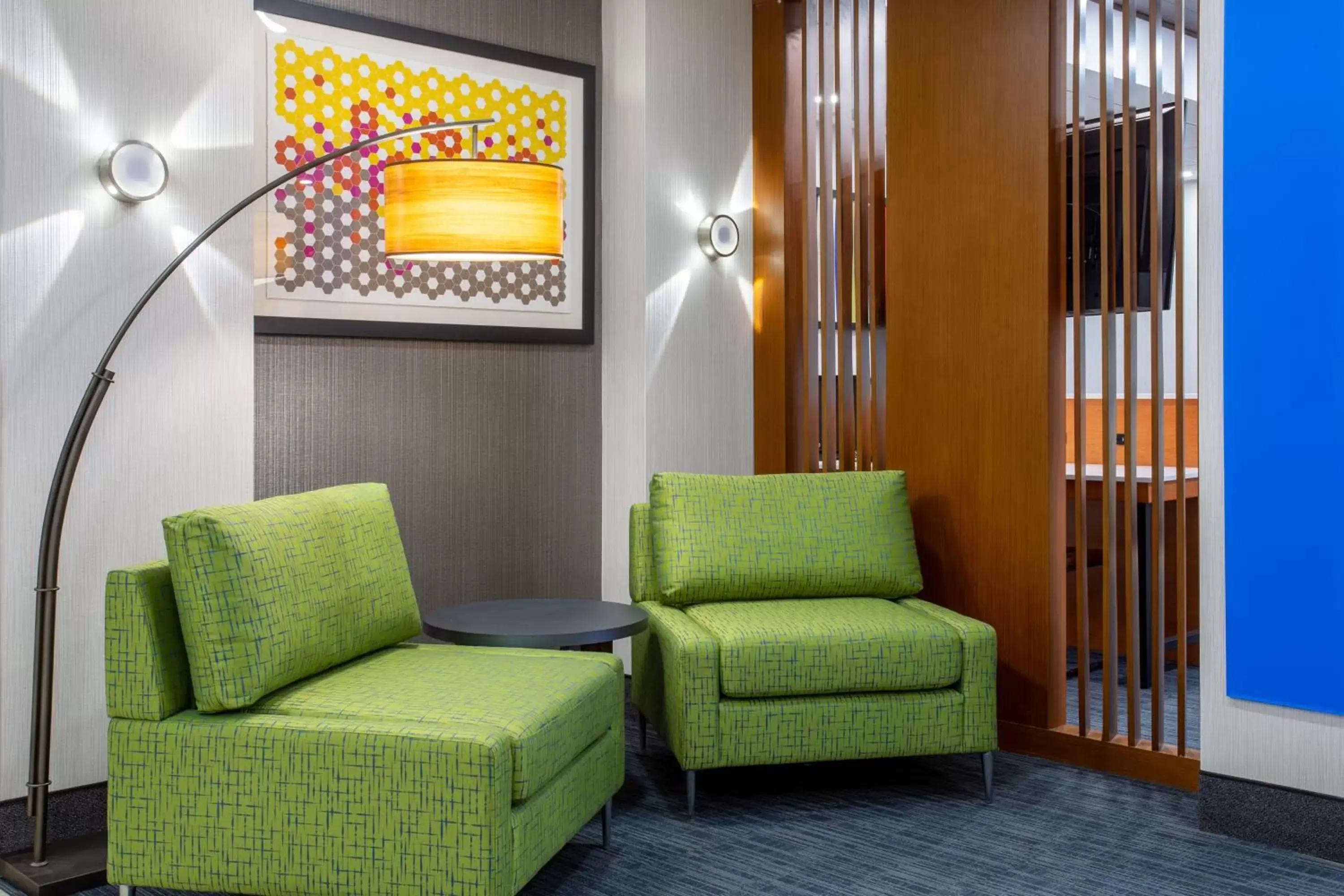 Property building, Seating Area in Holiday Inn Express Hotel & Suites Fort Wayne, an IHG Hotel