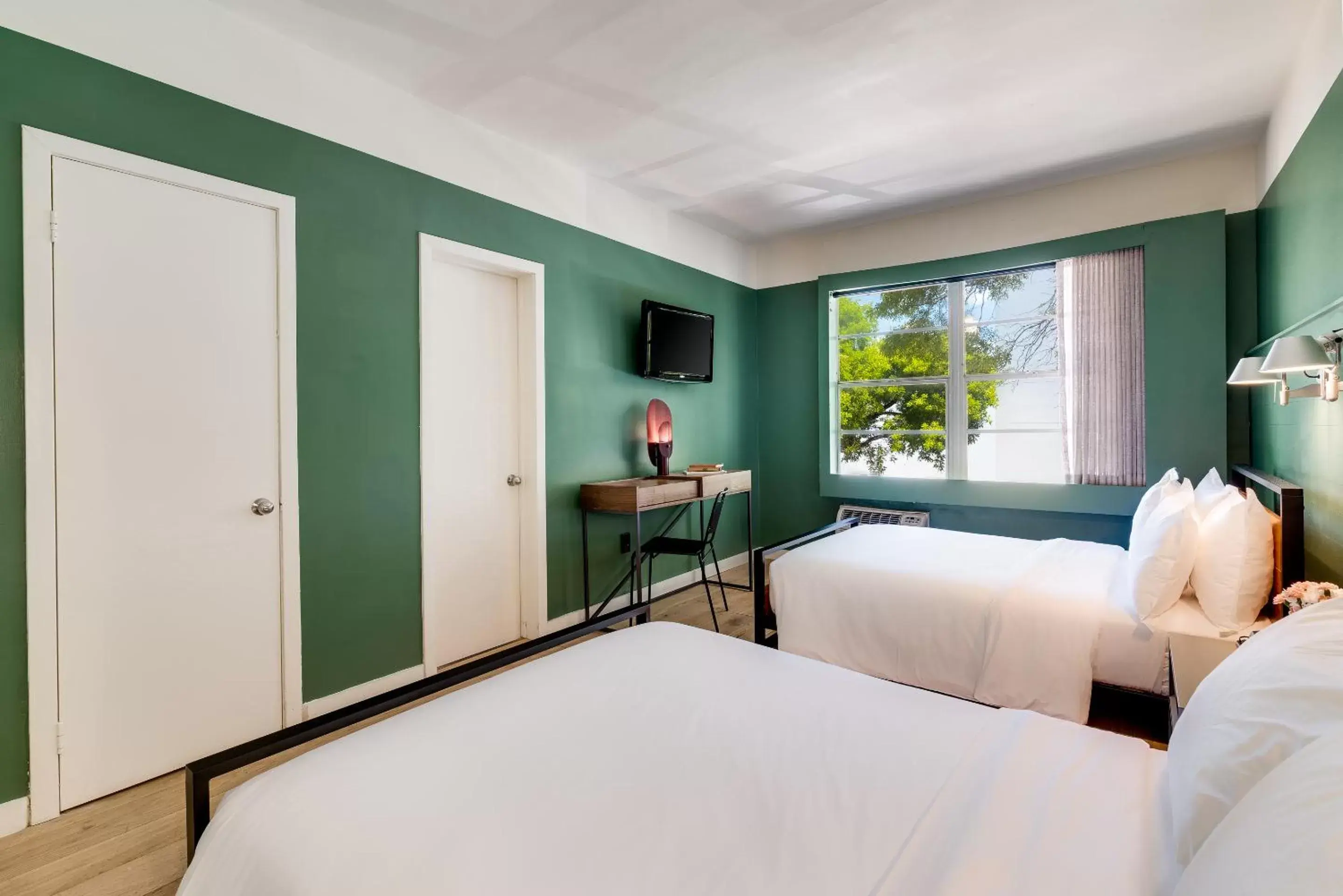 Bedroom, Bed in Greenview Hotel