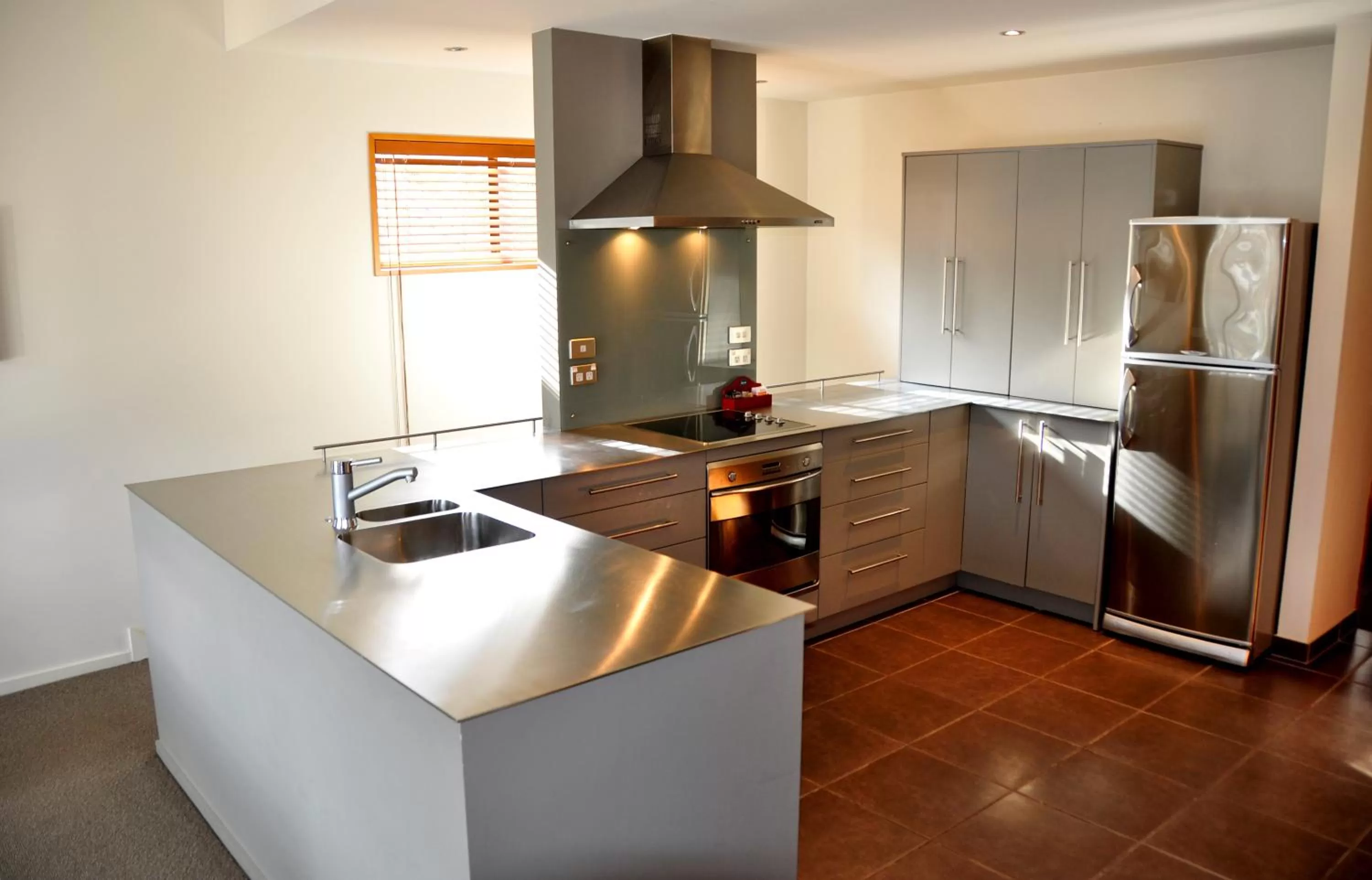 Kitchen or kitchenette in St James Apartments