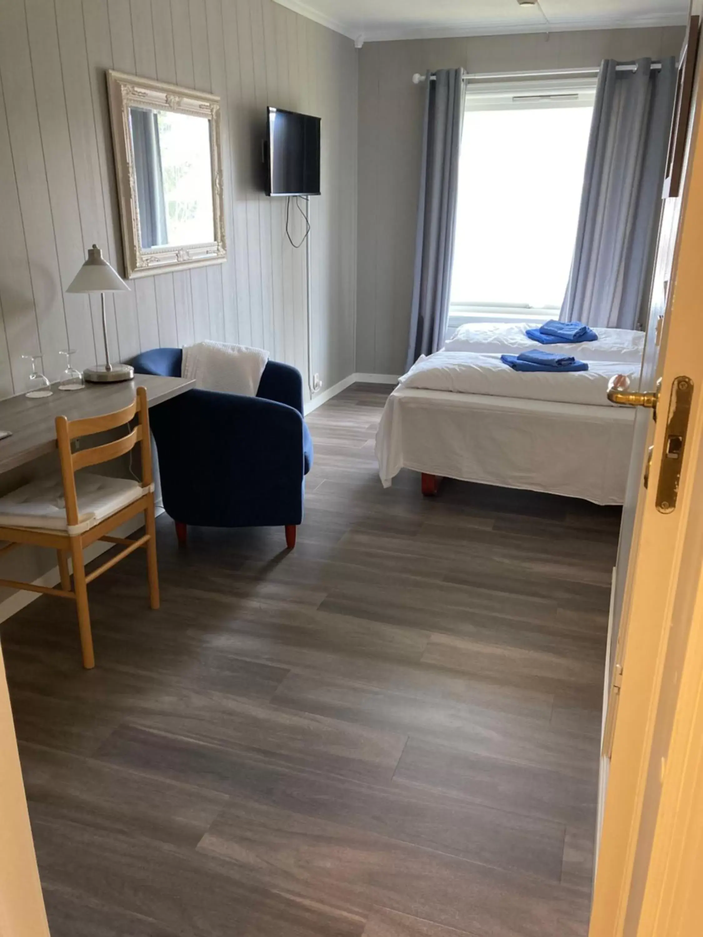 Double Room with Private Bathroom - single occupancy in Førde Pensjonat Double Room with Private Bathroom - single occupancy in Førde Pensjonat