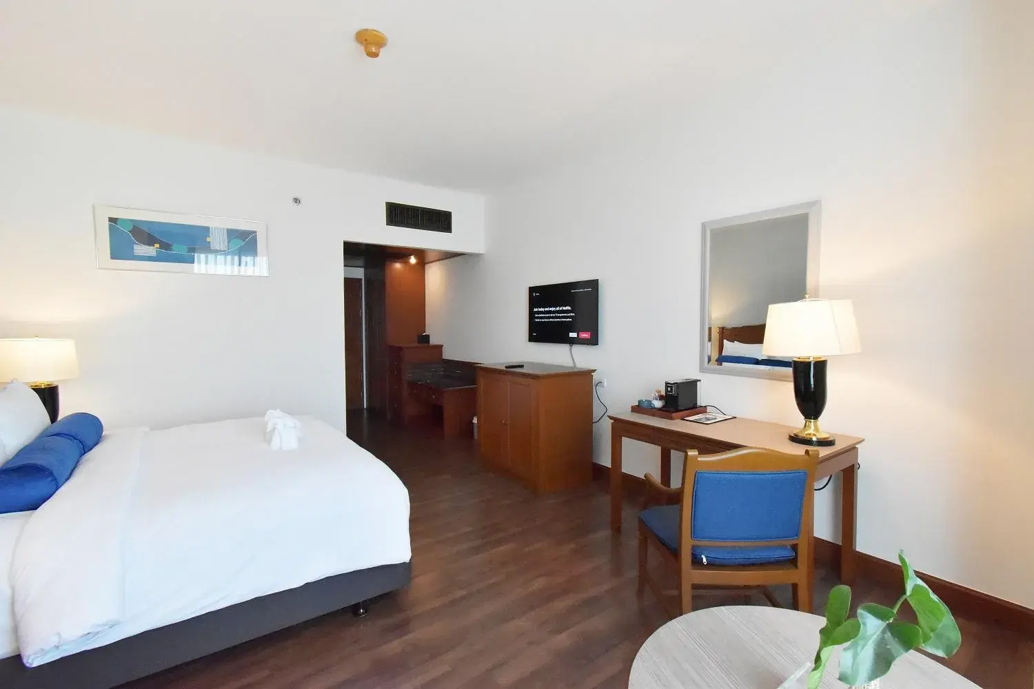 Bedroom, TV/Entertainment Center in Century Park Hotel - SHA Extra Plus