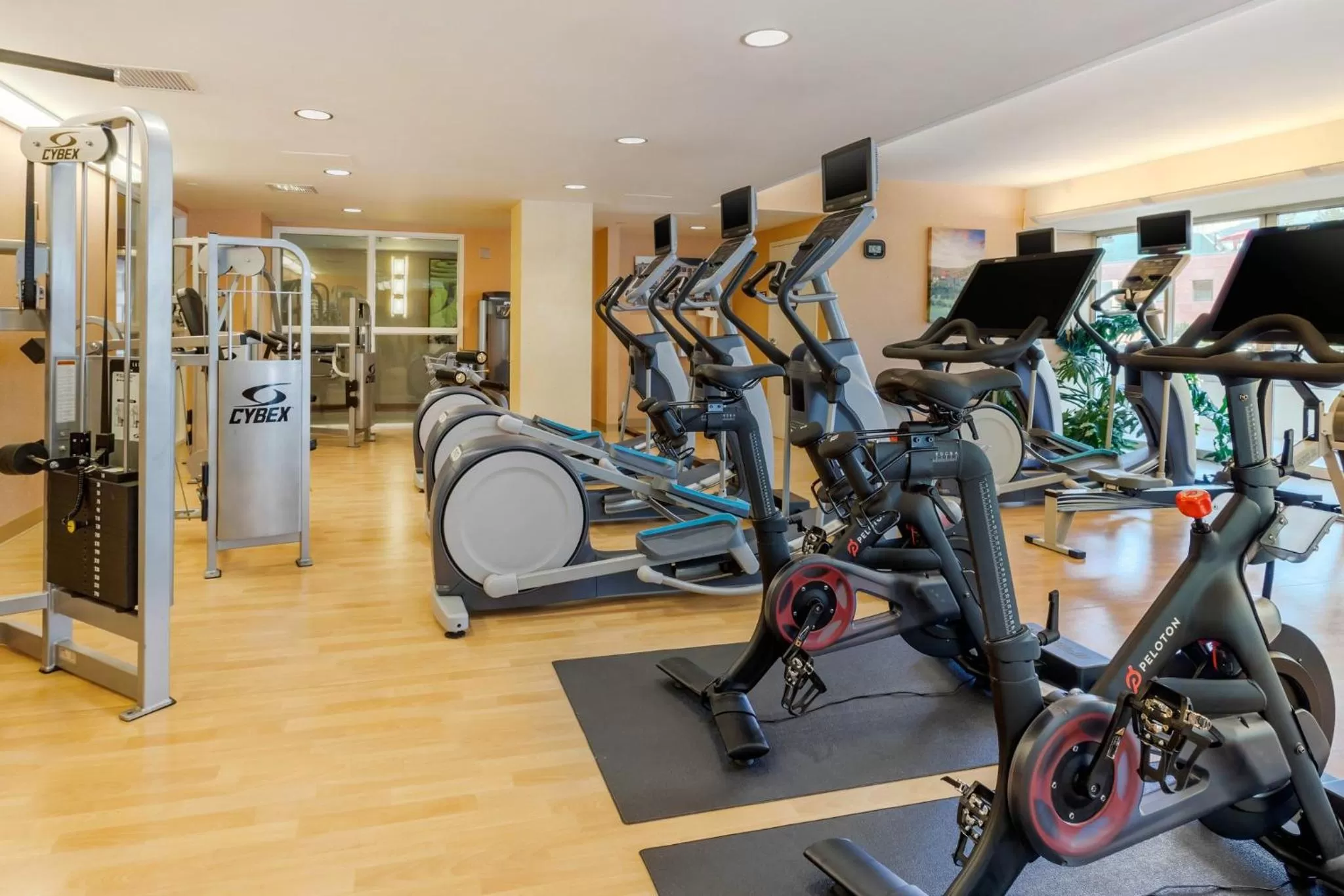 Fitness centre/facilities in Omni Los Angeles Hotel